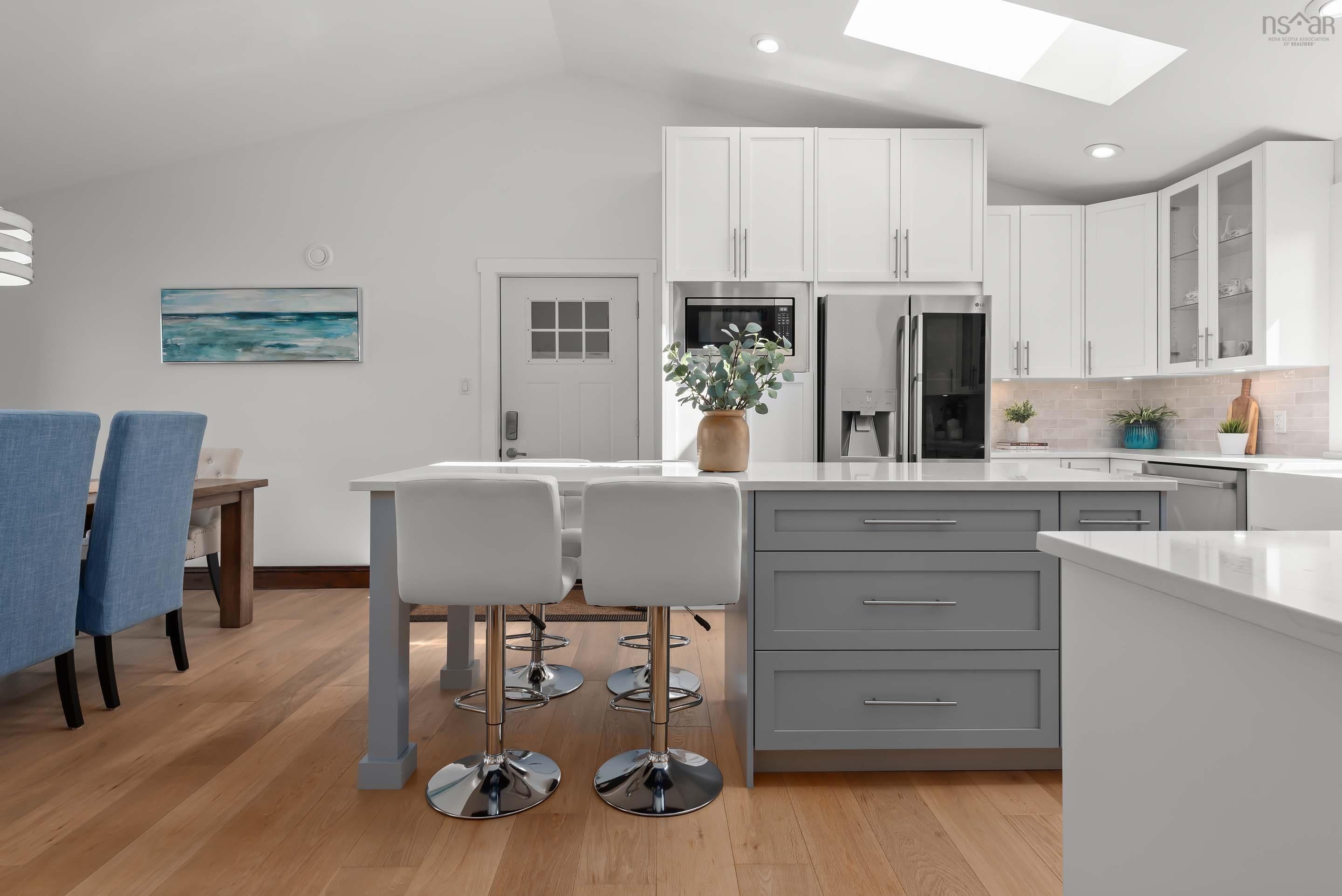 $1,095,000.00: 13573 Highway 6, Wallace Bridge