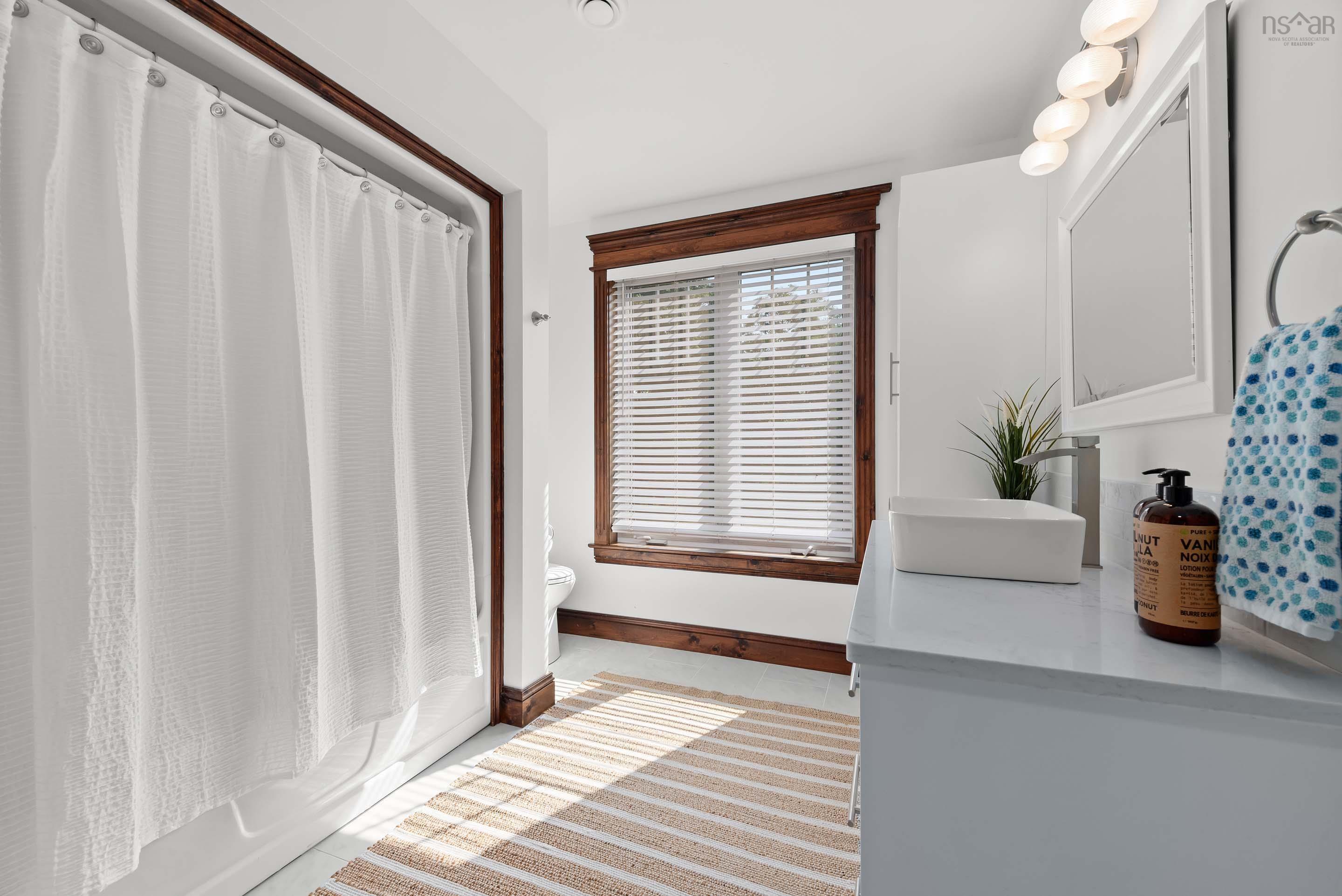 $1,095,000.00: 13573 Highway 6, Wallace Bridge