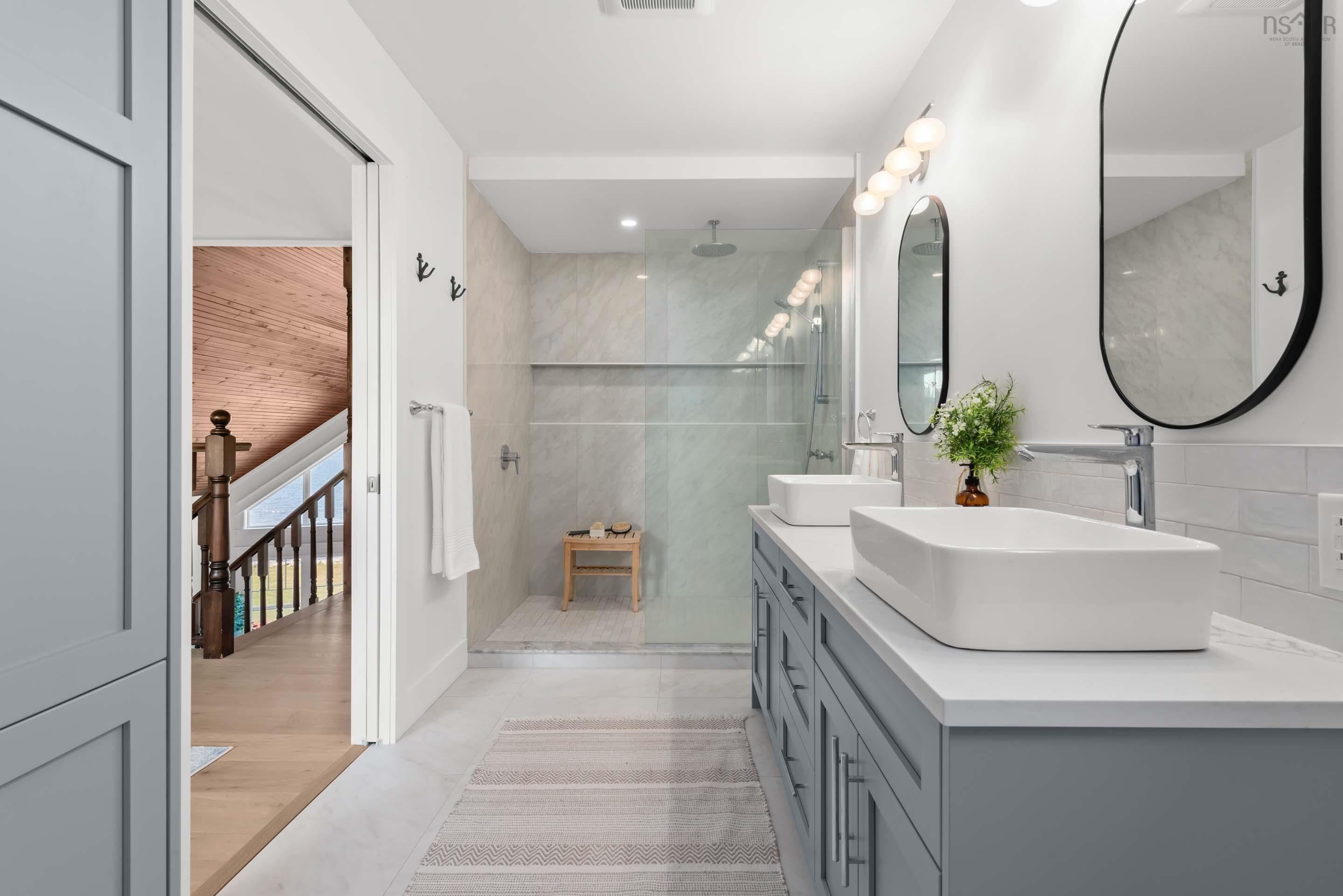 $1,095,000.00: 13573 Highway 6, Wallace Bridge