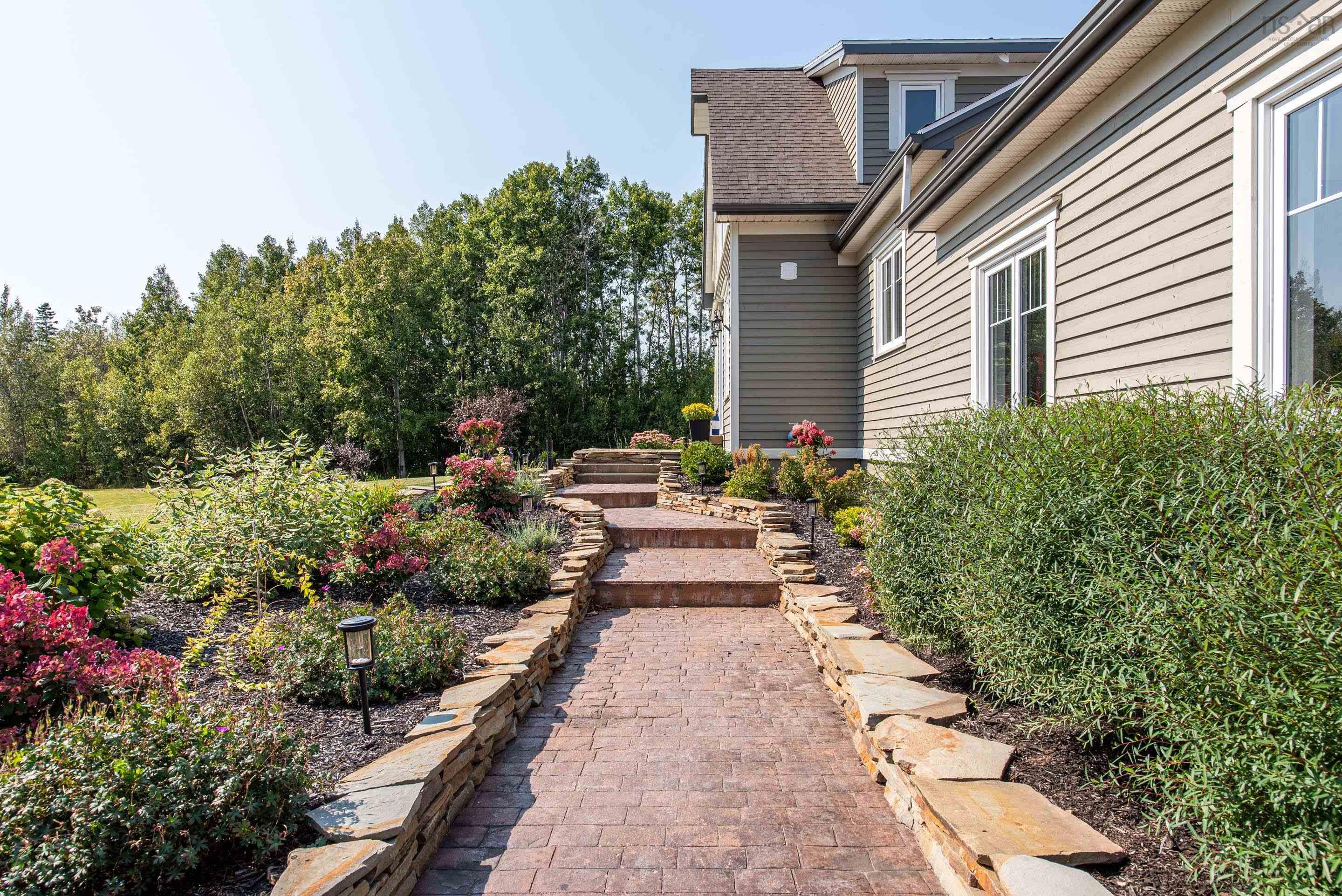 $1,095,000.00: 13573 Highway 6, Wallace Bridge