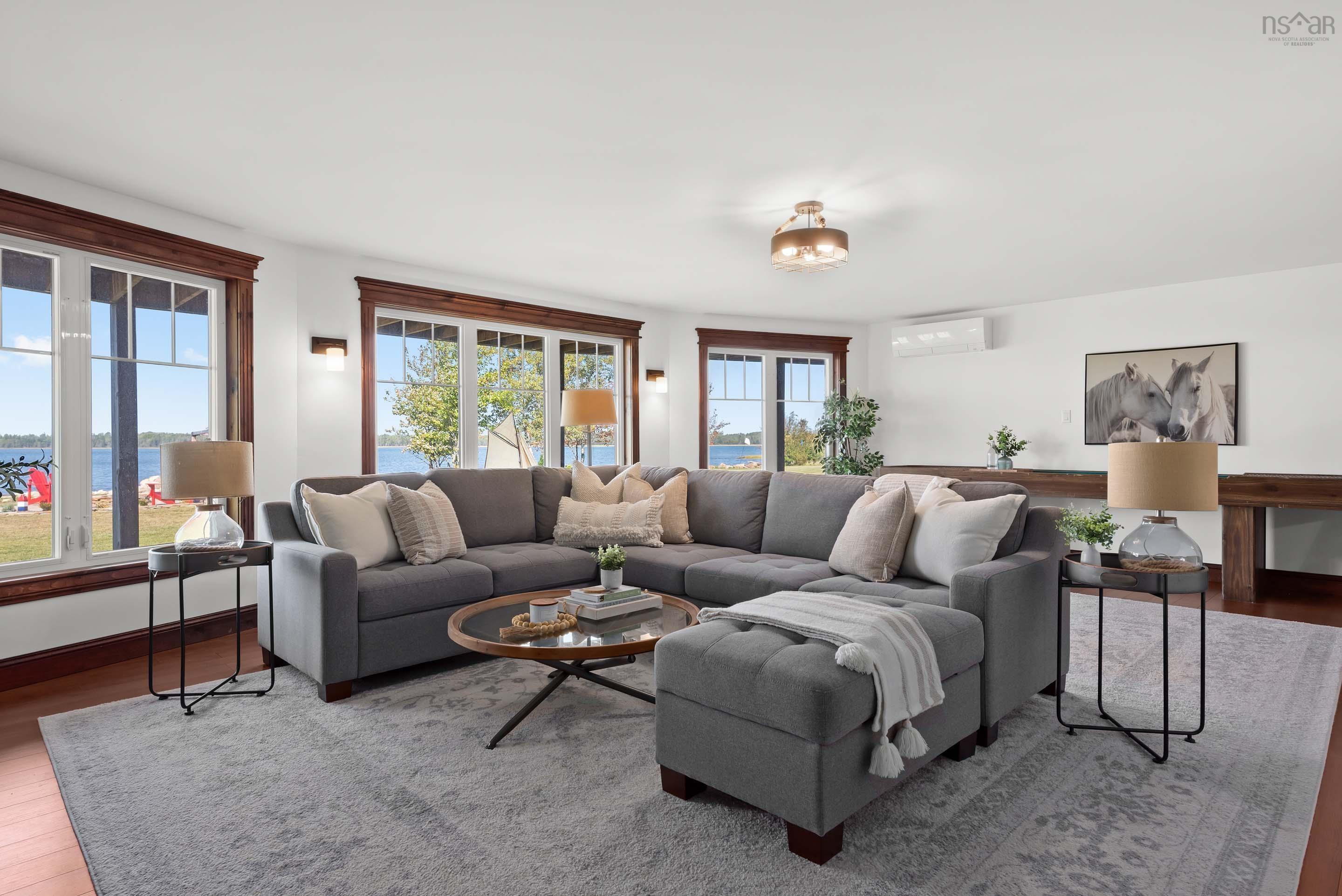 $1,095,000.00: 13573 Highway 6, Wallace Bridge