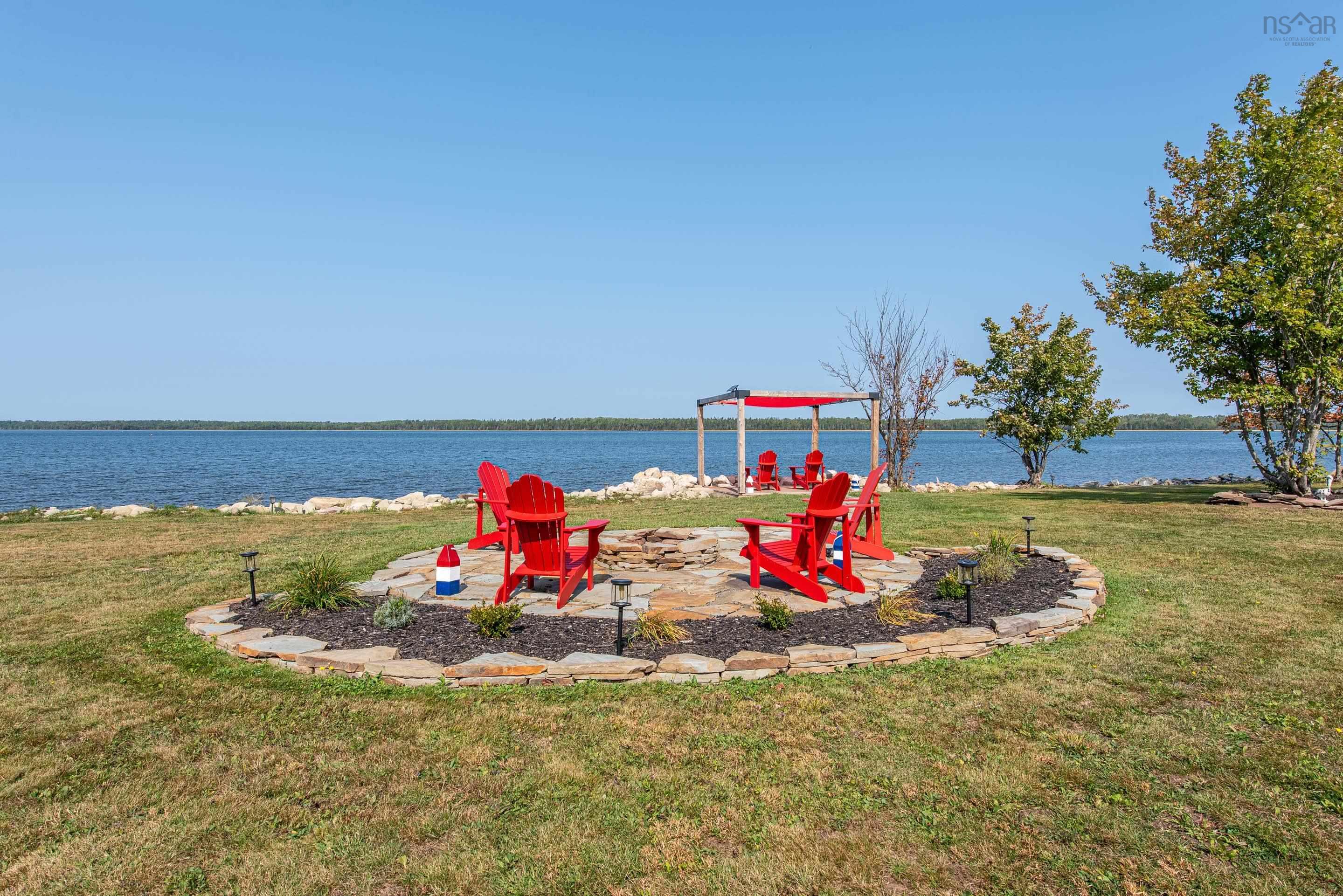 $1,095,000.00: 13573 Highway 6, Wallace Bridge