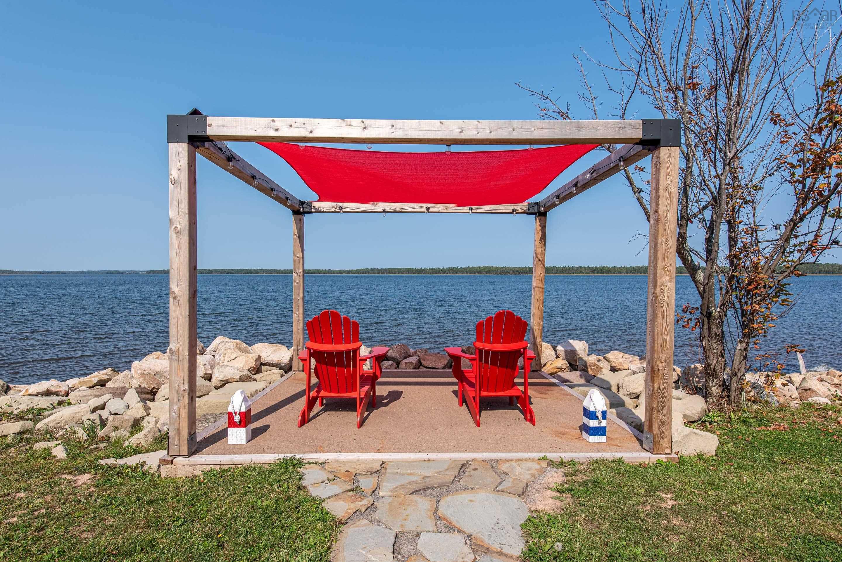 $1,095,000.00: 13573 Highway 6, Wallace Bridge