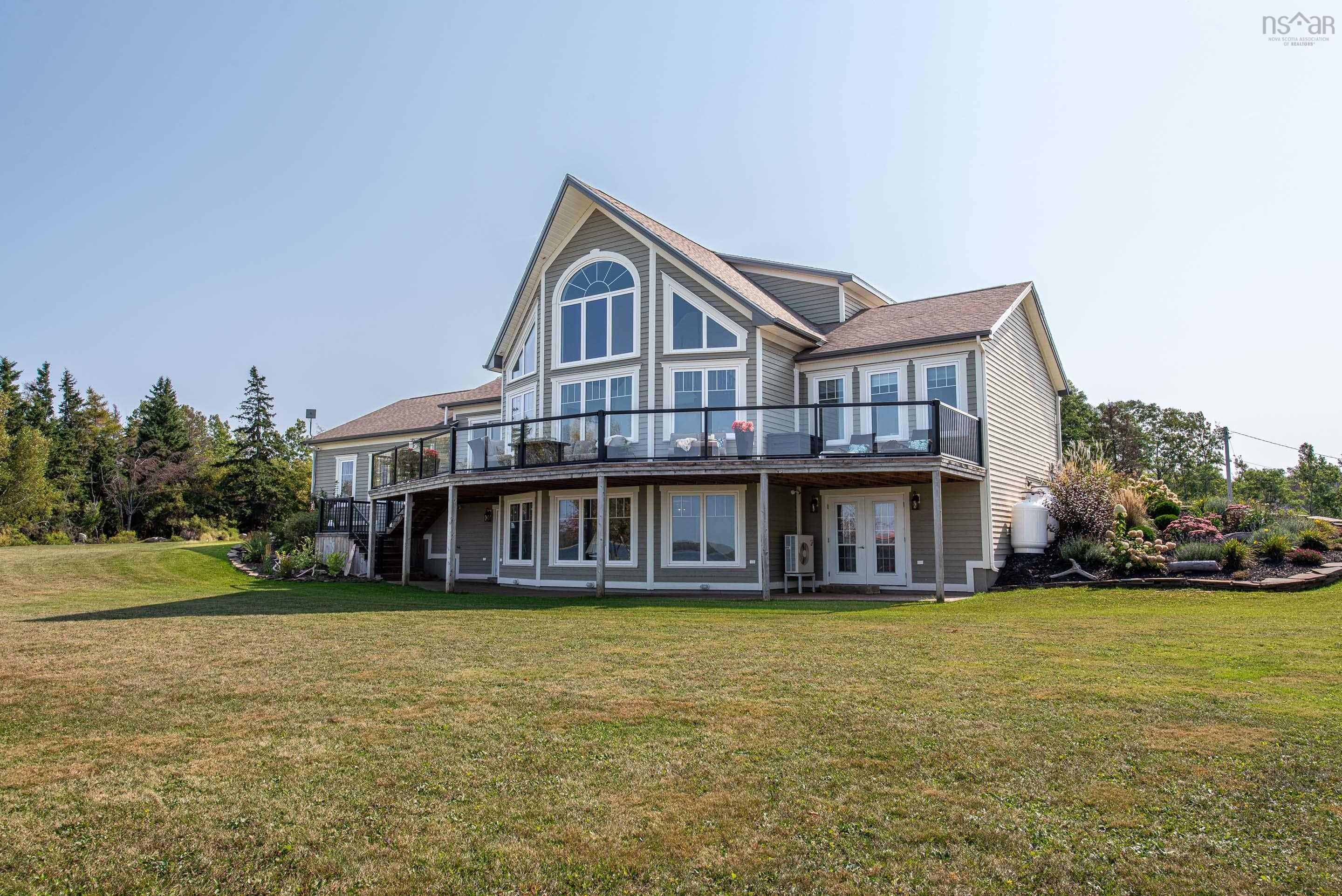 $1,095,000.00: 13573 Highway 6, Wallace Bridge