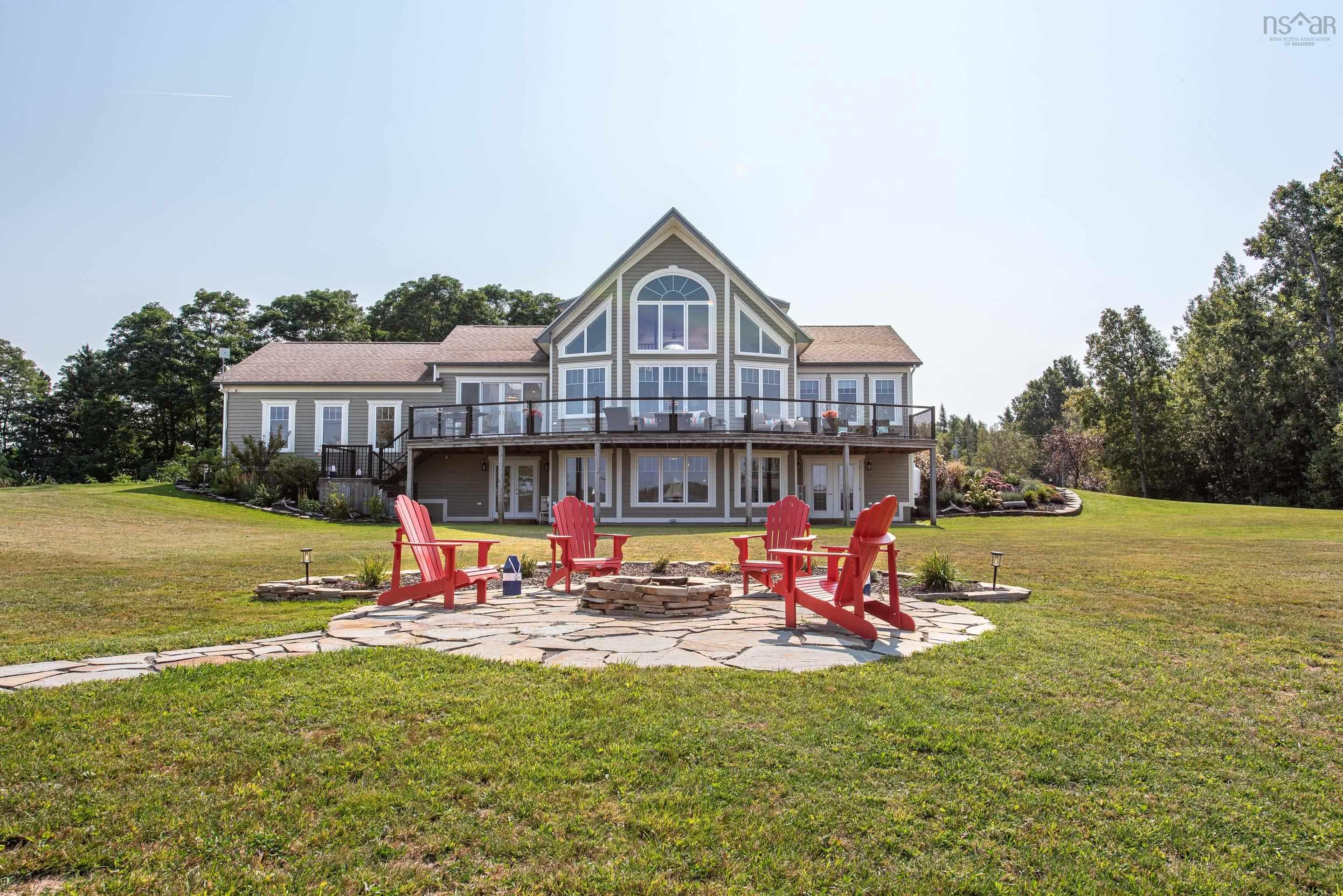 $1,095,000.00: 13573 Highway 6, Wallace Bridge