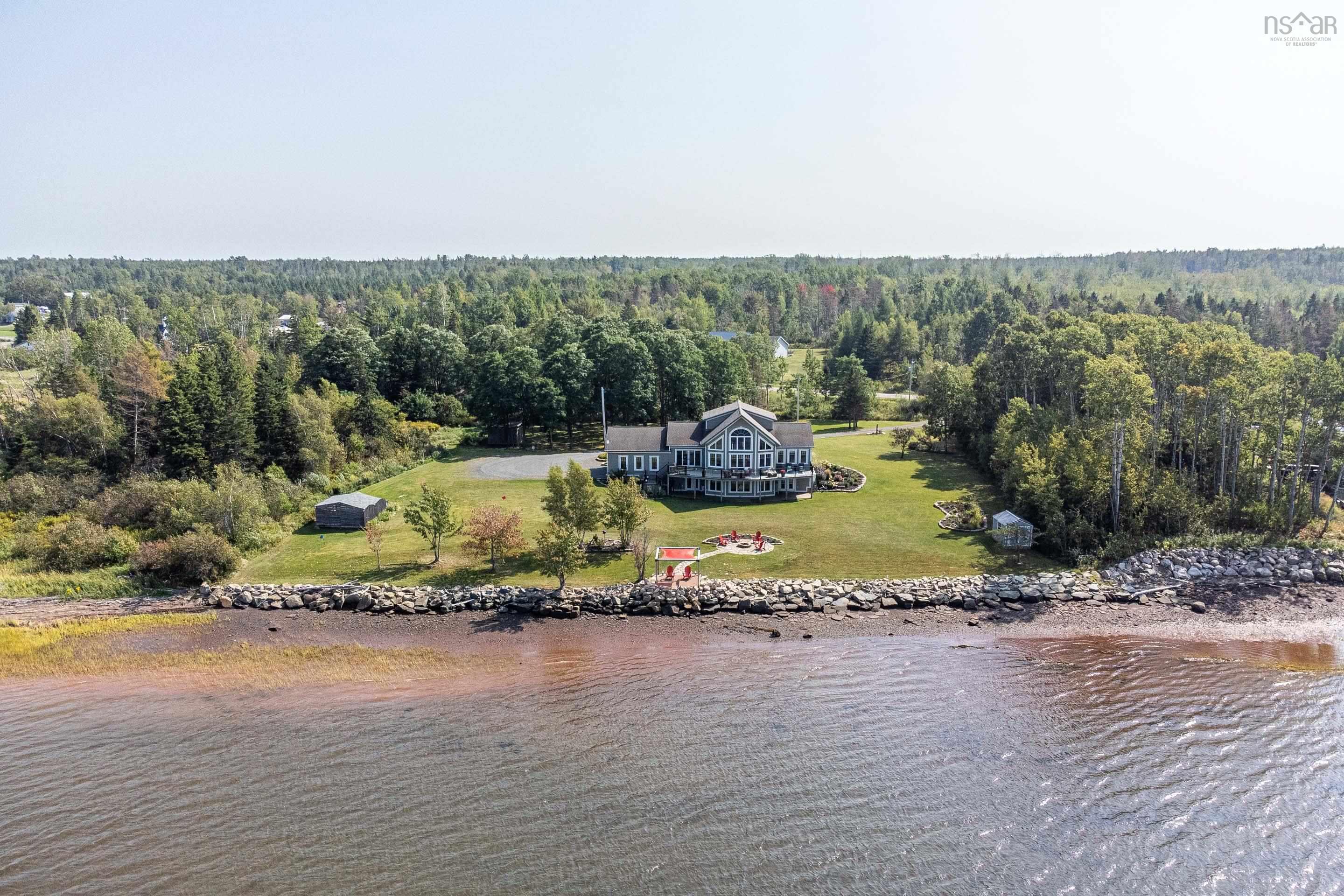 $1,095,000.00: 13573 Highway 6, Wallace Bridge