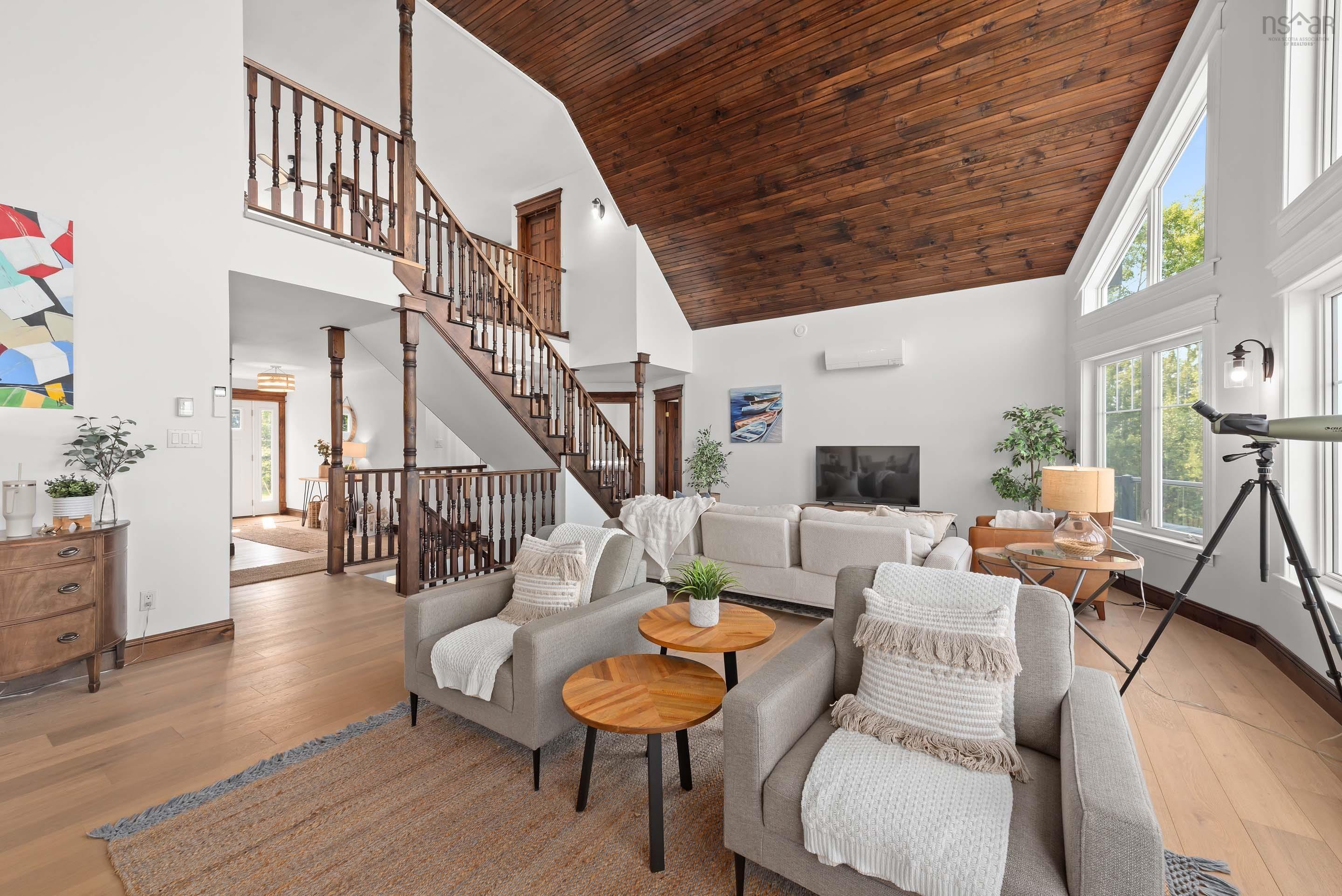 $1,095,000.00: 13573 Highway 6, Wallace Bridge