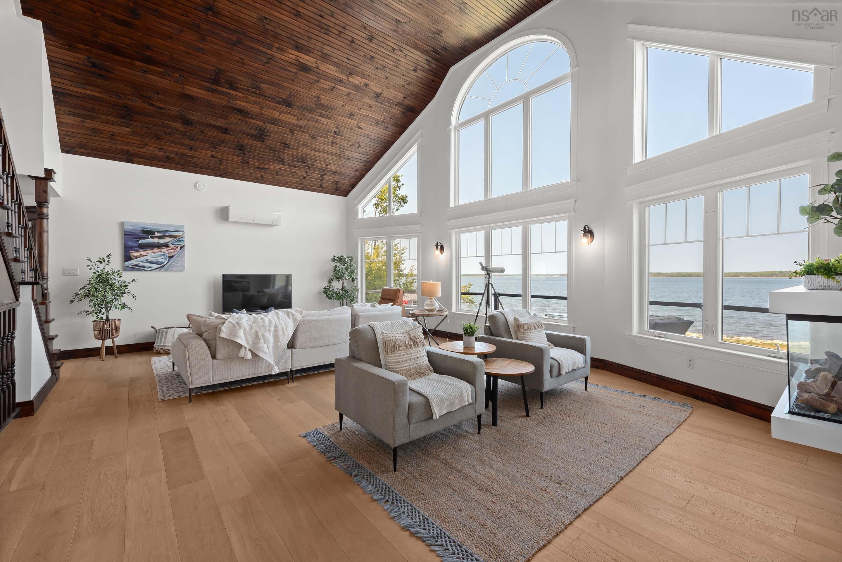 $1,095,000.00: 13573 Highway 6, Wallace Bridge