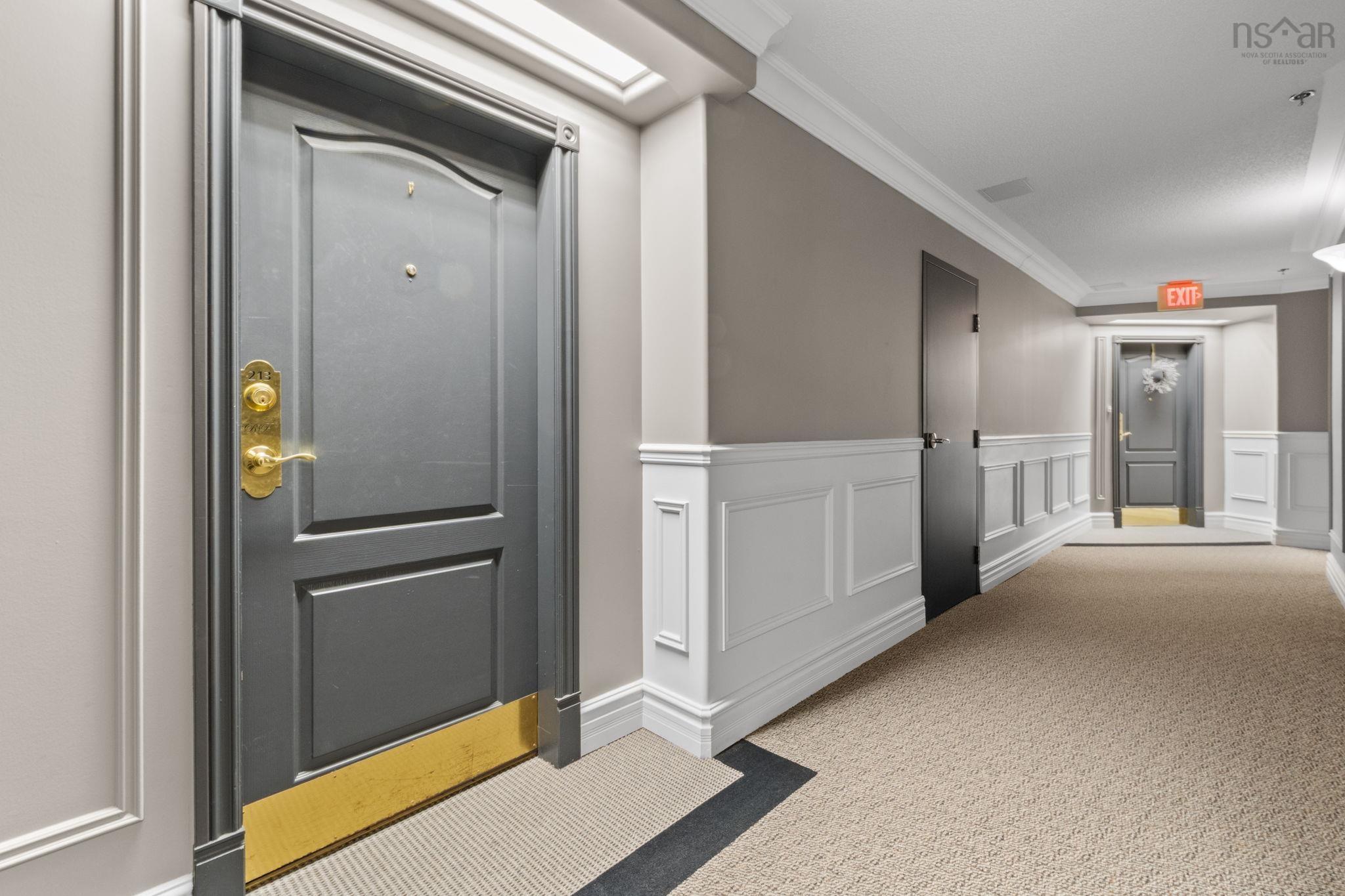 $479,000.00: 213 10 Regency Park Drive, Halifax