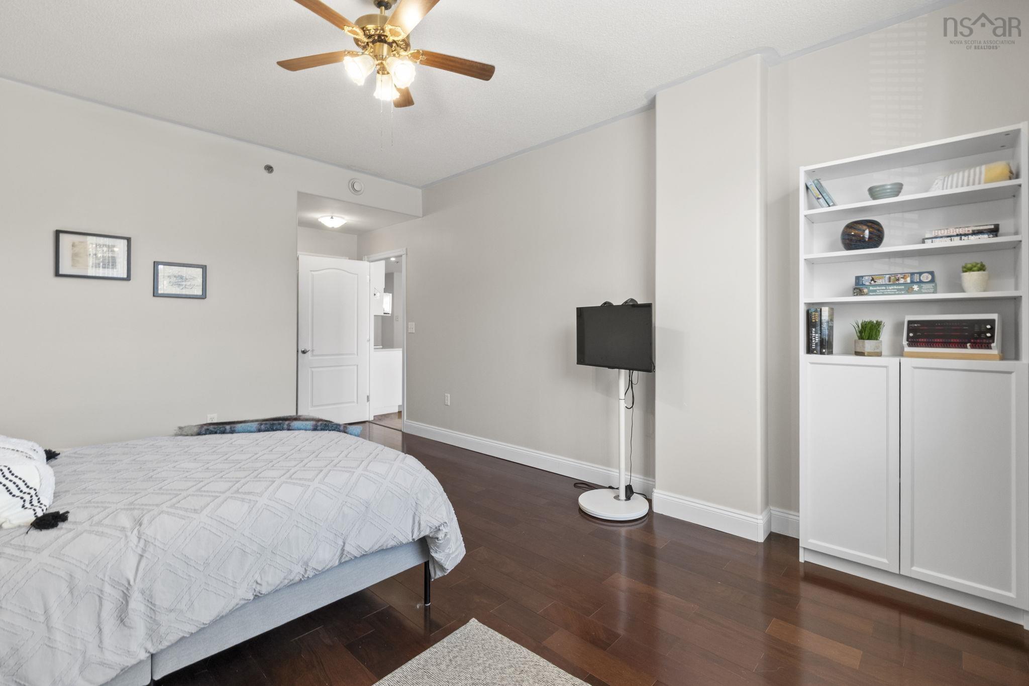 $479,000.00: 213 10 Regency Park Drive, Halifax