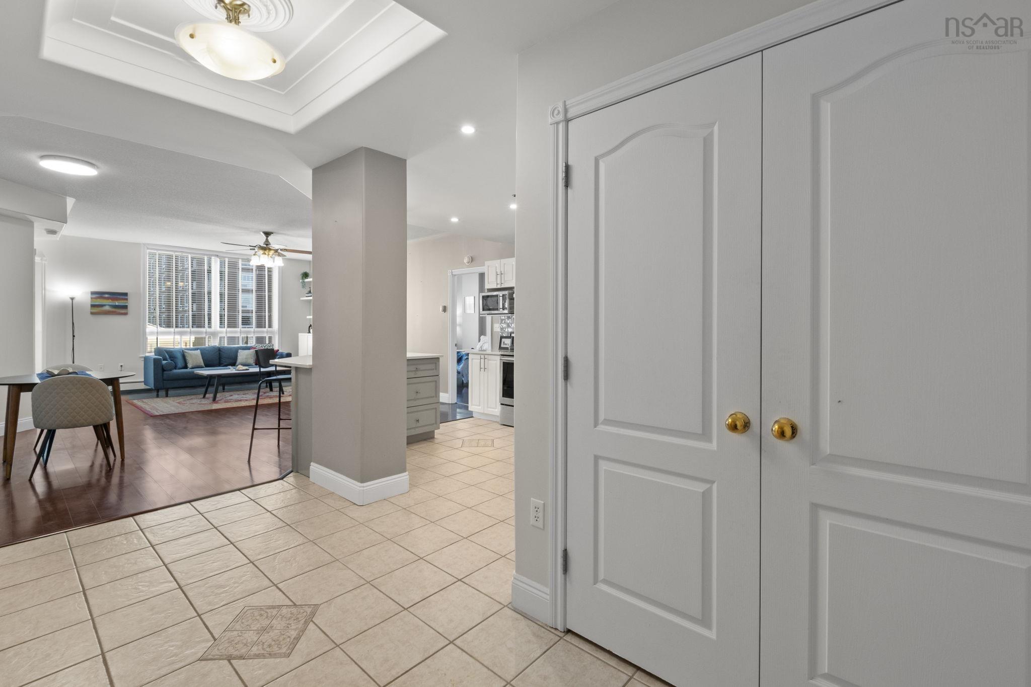 $479,000.00: 213 10 Regency Park Drive, Halifax