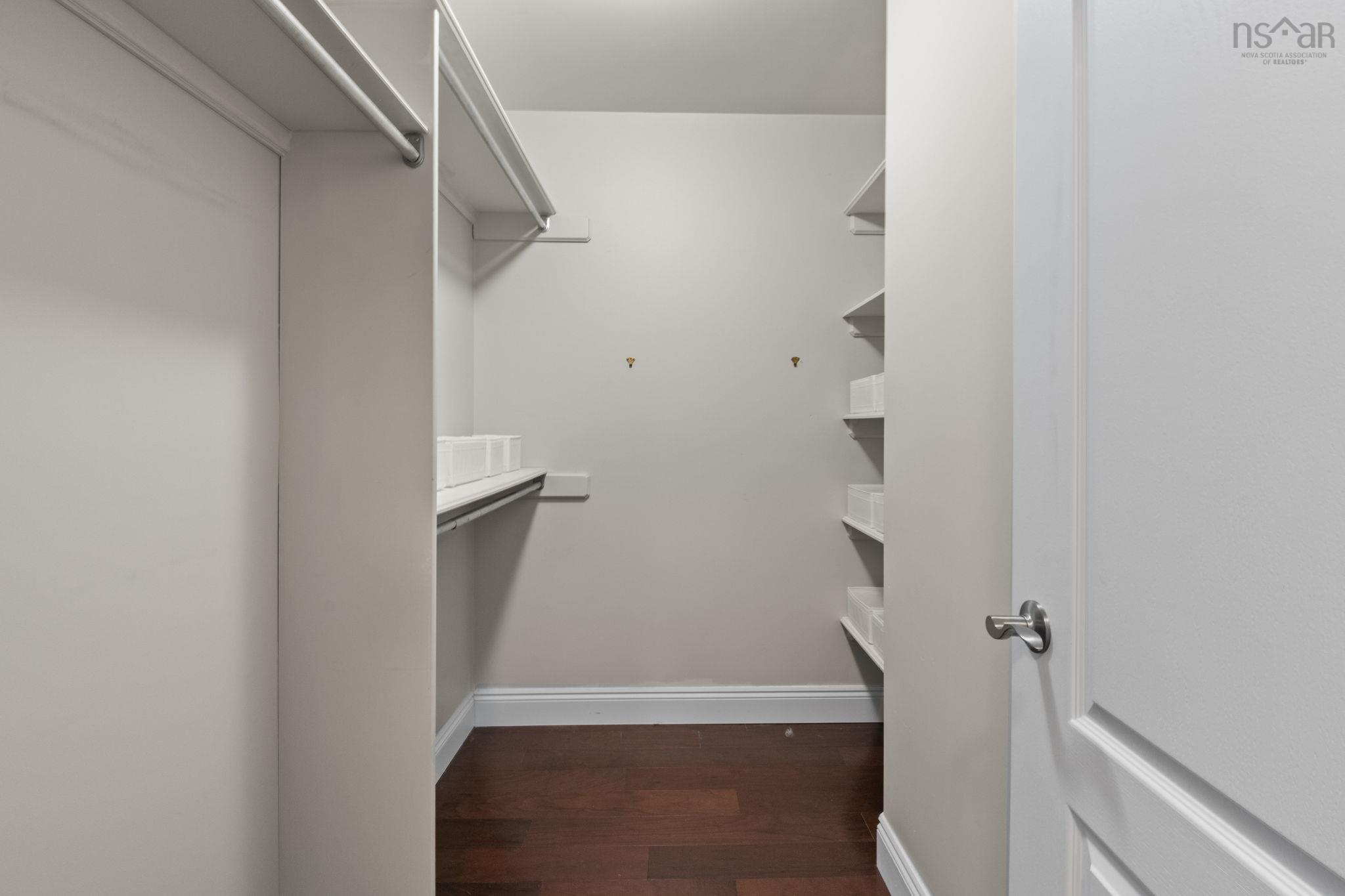 $479,000.00: 213 10 Regency Park Drive, Halifax