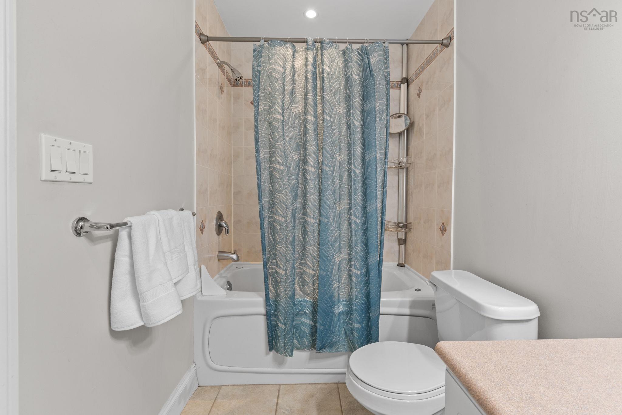 $479,000.00: 213 10 Regency Park Drive, Halifax