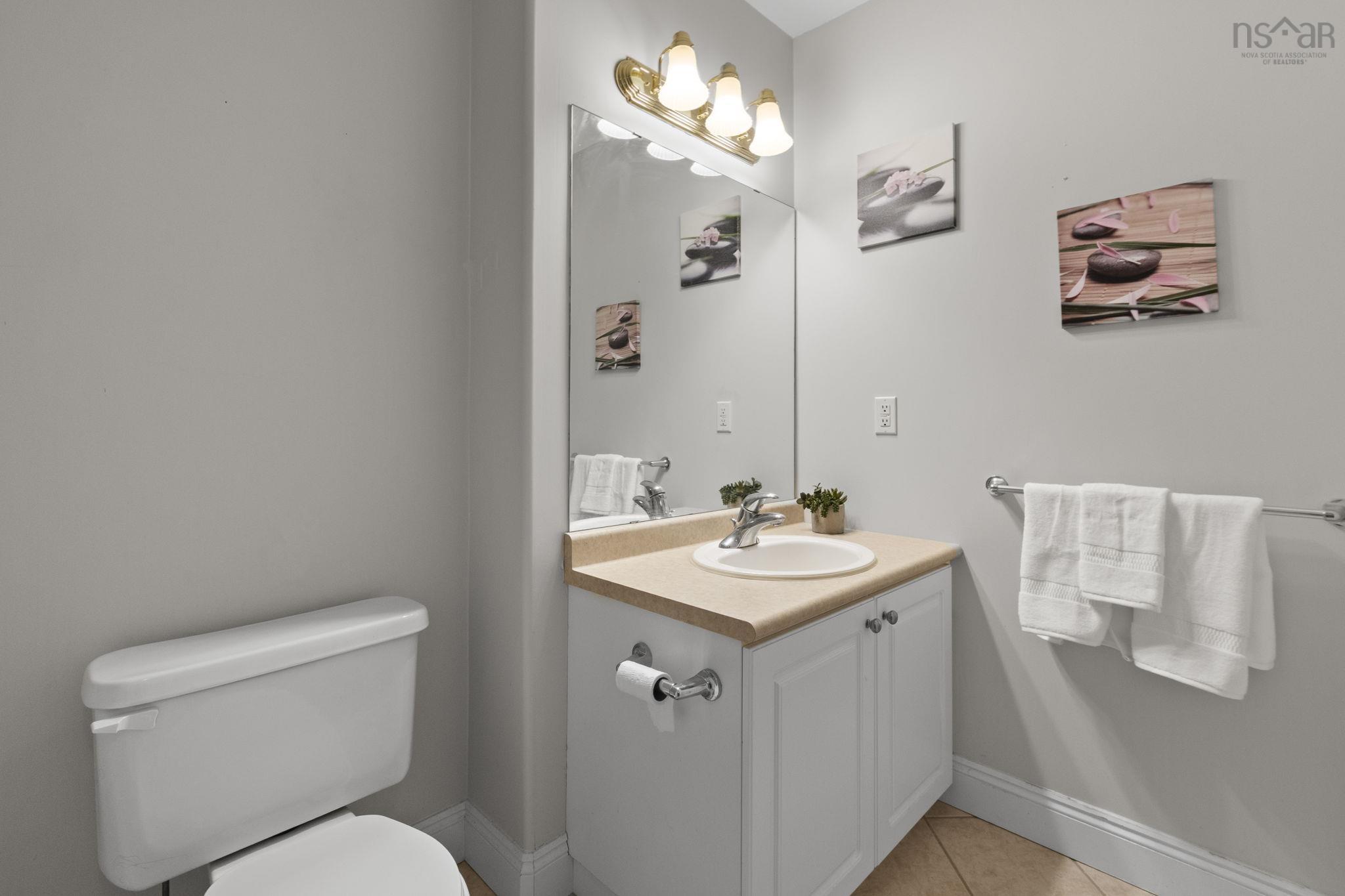 $479,000.00: 213 10 Regency Park Drive, Halifax