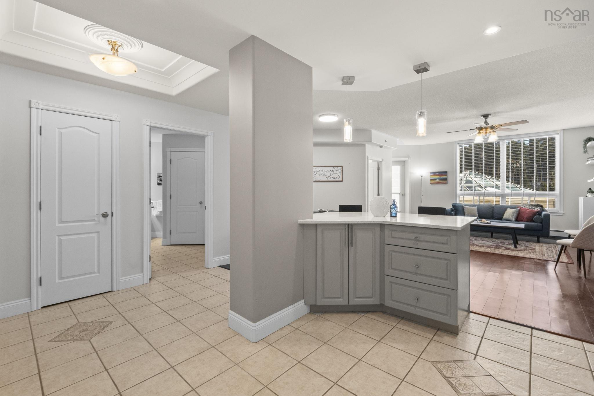 $479,000.00: 213 10 Regency Park Drive, Halifax