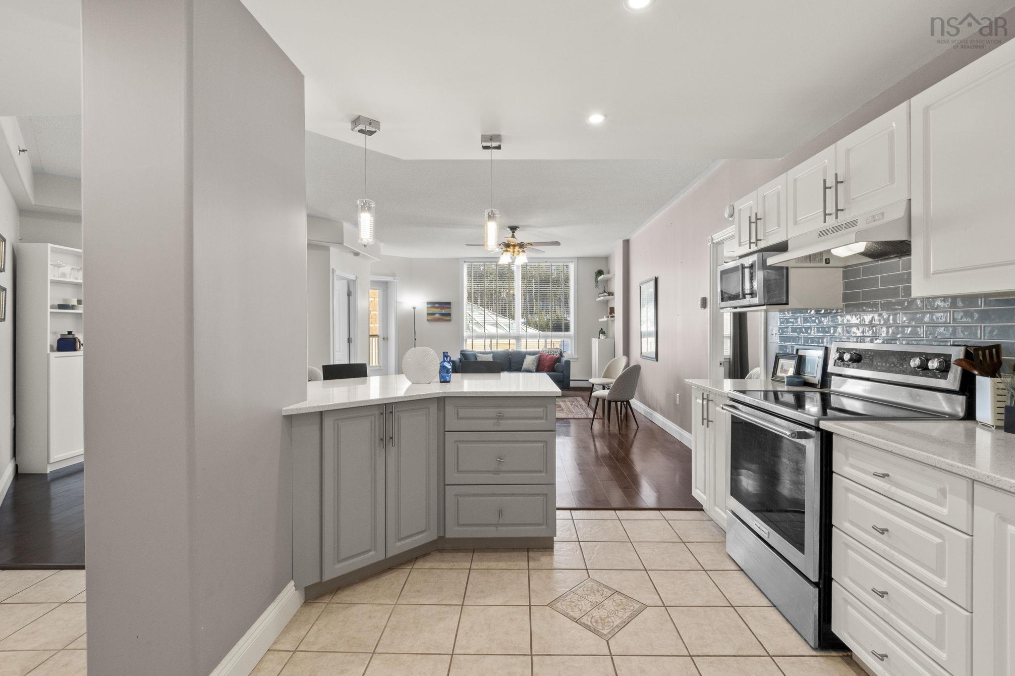 $479,000.00: 213 10 Regency Park Drive, Halifax