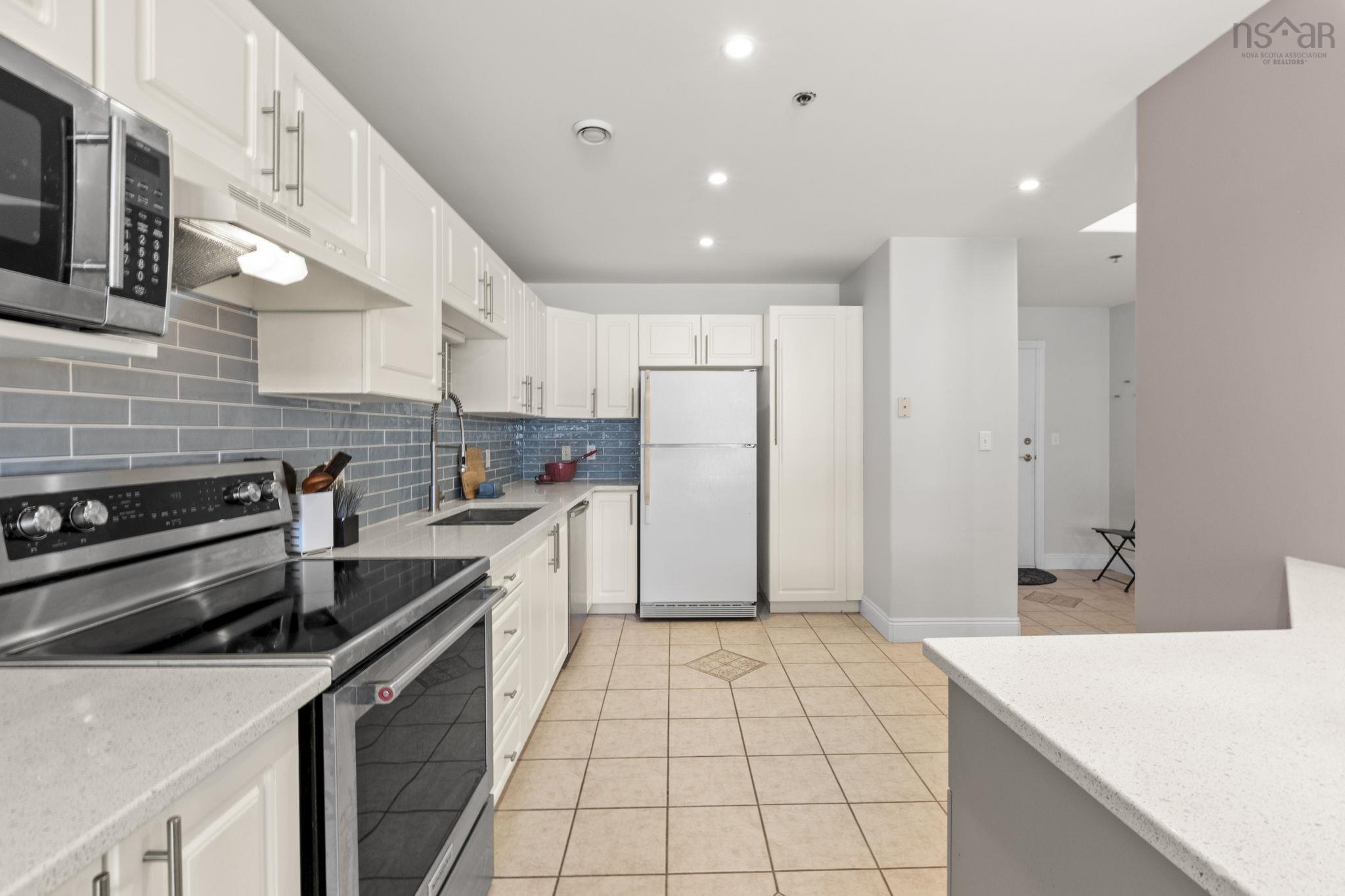 $479,000.00: 213 10 Regency Park Drive, Halifax