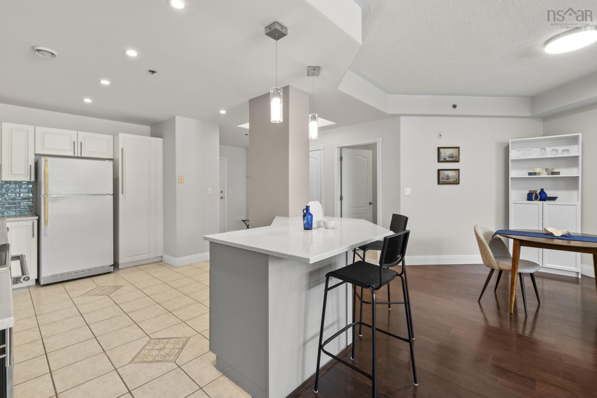 $479,000.00: 213 10 Regency Park Drive, Halifax