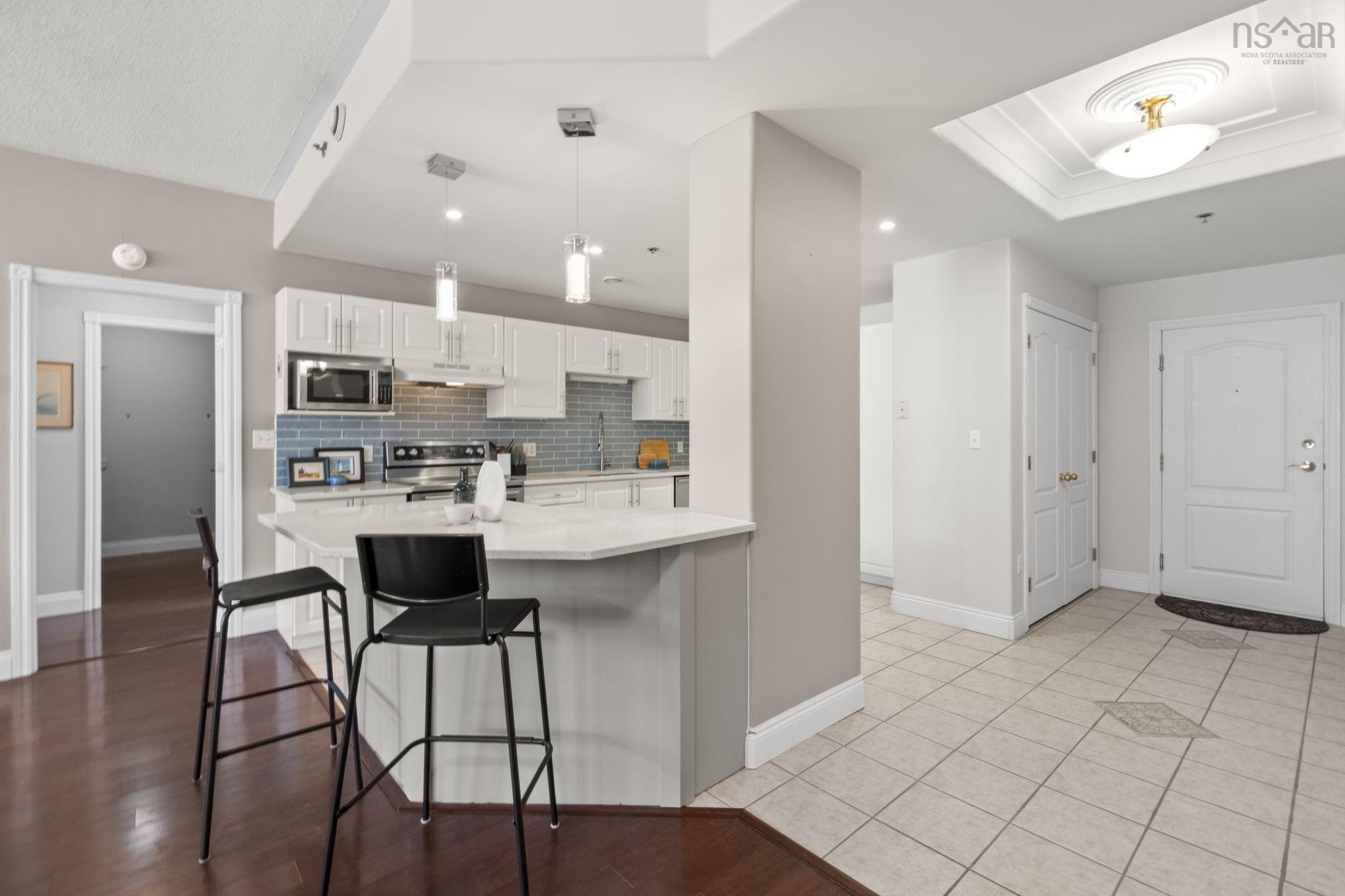 $479,000.00: 213 10 Regency Park Drive, Halifax