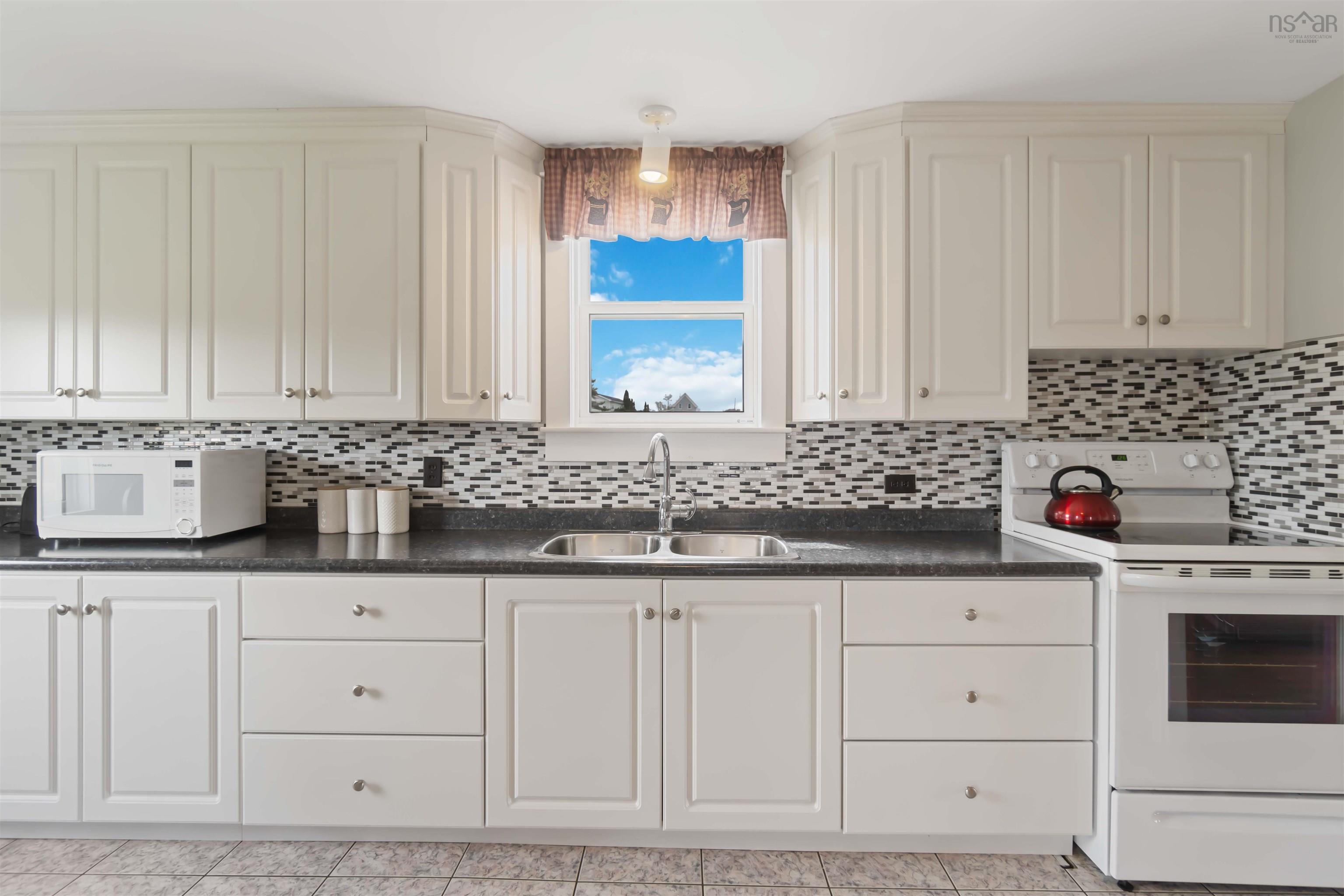 $229,999.00: 6228 Highway 101, Ashmore