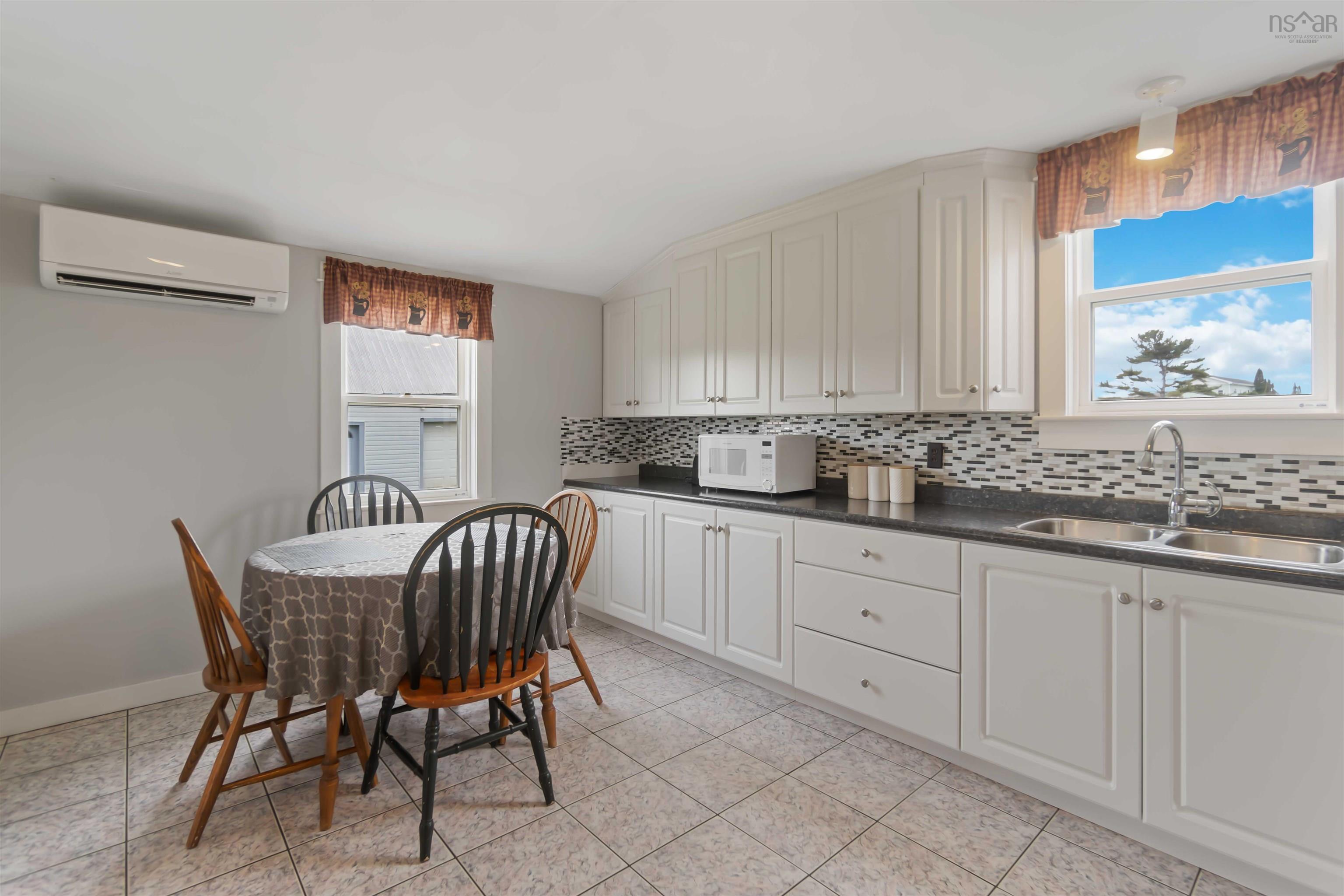 $229,999.00: 6228 Highway 101, Ashmore