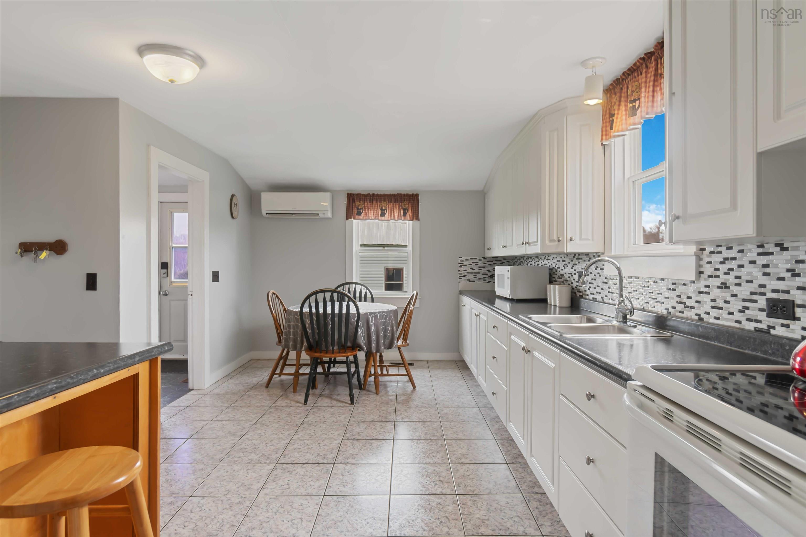 $229,999.00: 6228 Highway 101, Ashmore