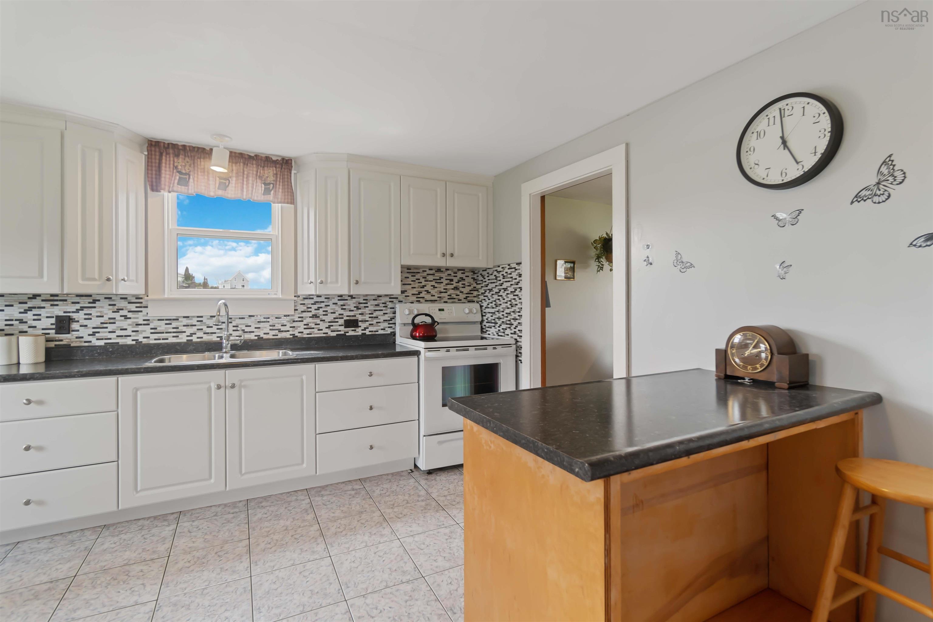 $229,999.00: 6228 Highway 101, Ashmore