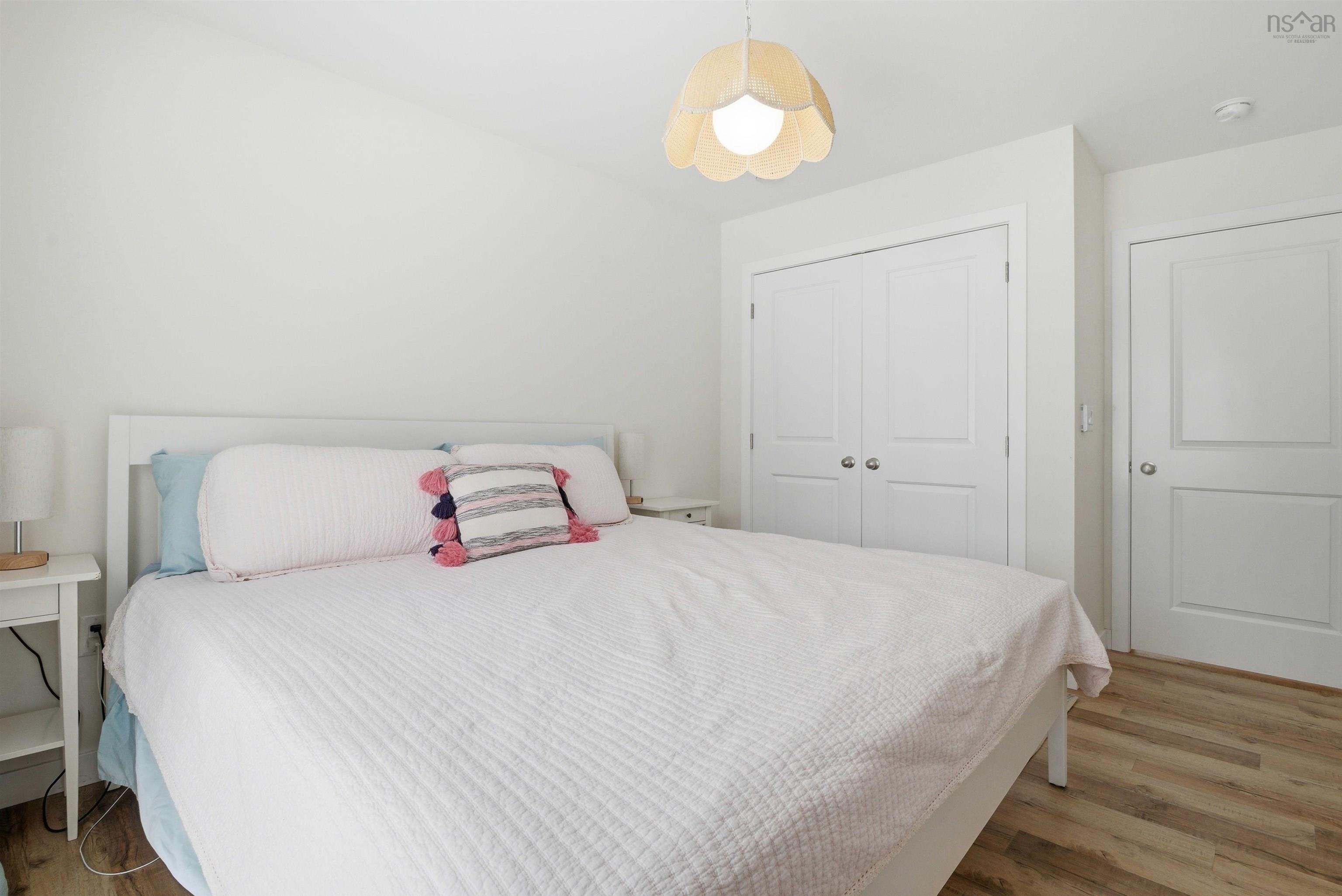 $519,900.00: 195 Middle Lake South Road, Vaughan