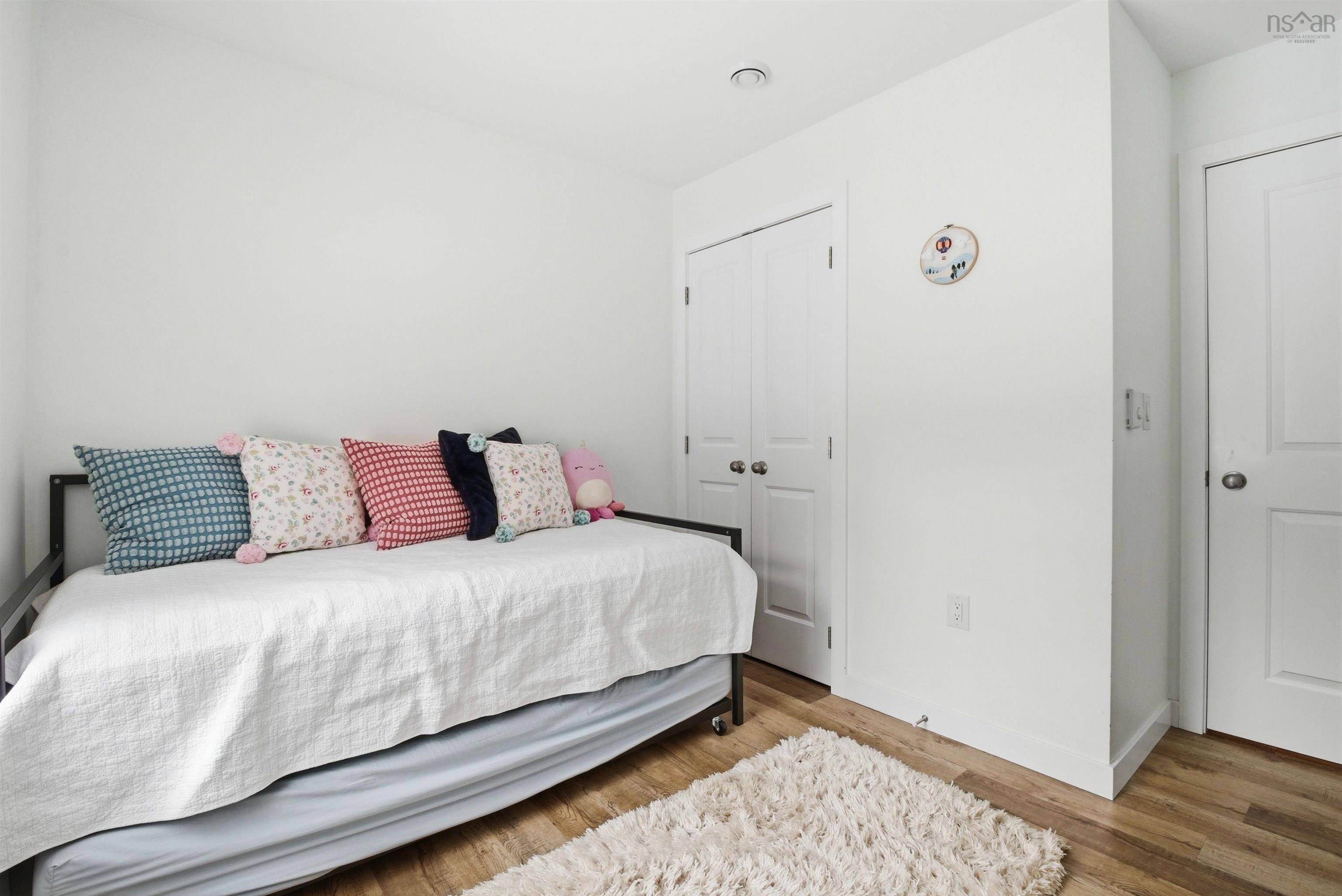 $519,900.00: 195 Middle Lake South Road, Vaughan