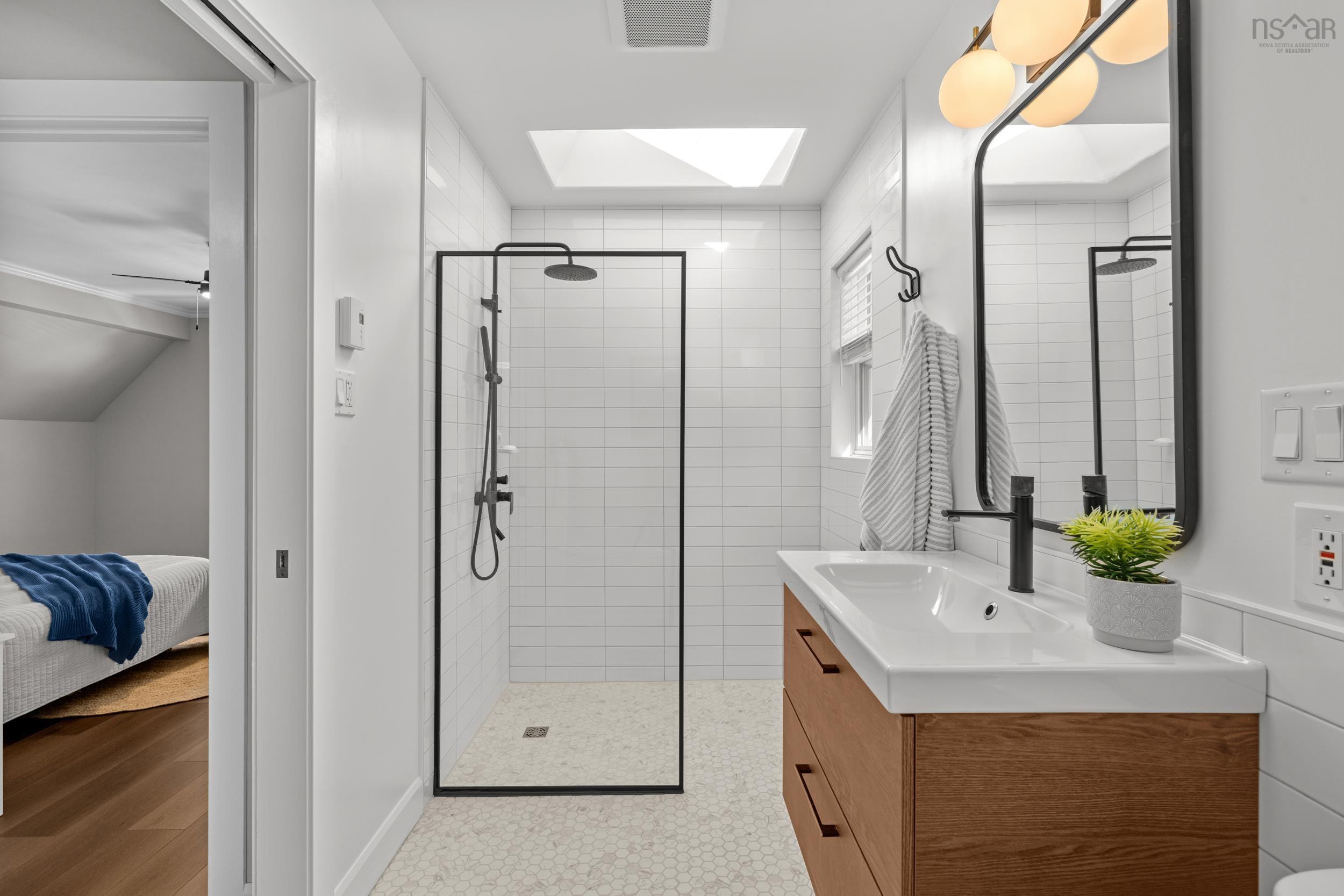 $775,000.00: 18 Forest Hill Drive, Halifax