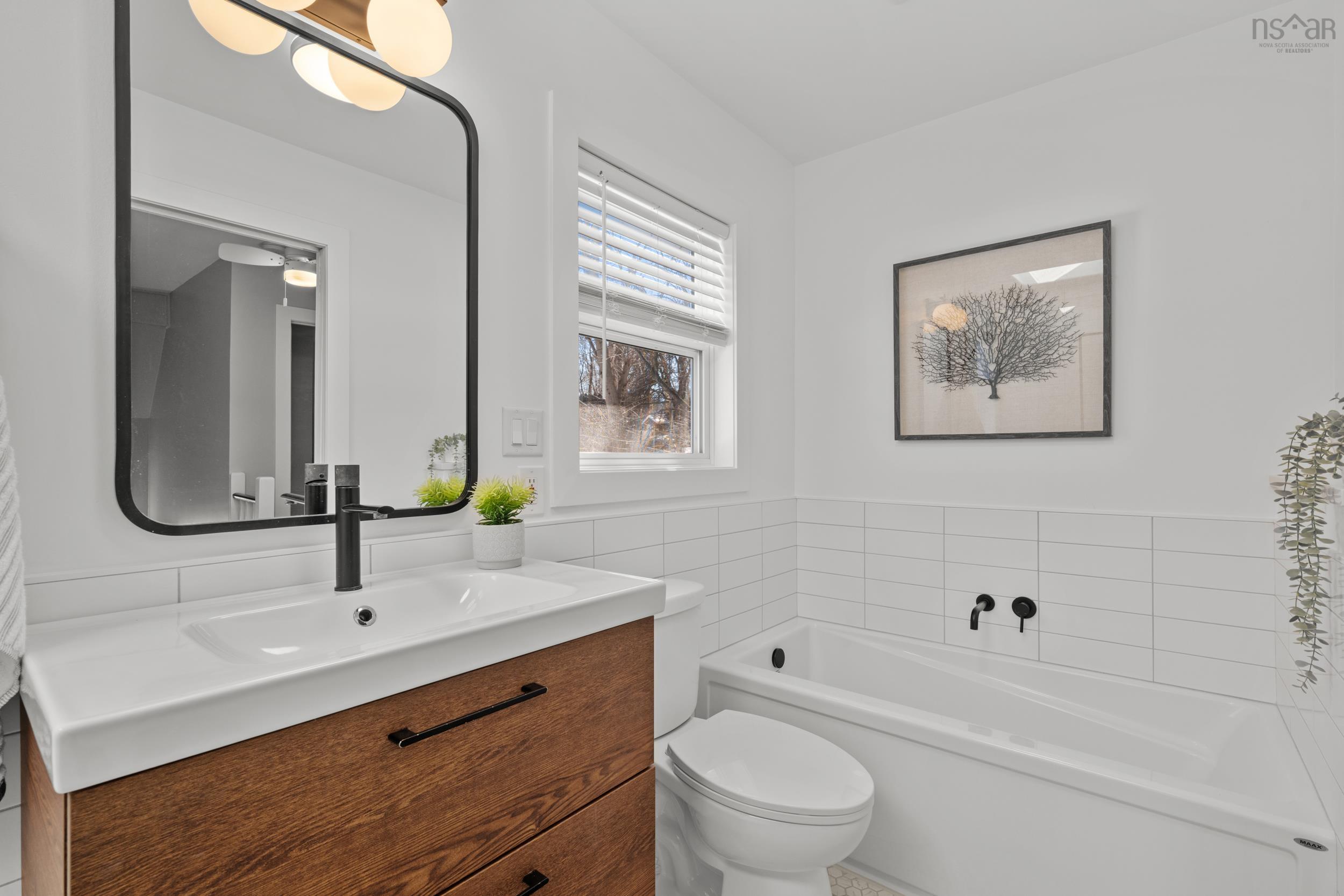 $775,000.00: 18 Forest Hill Drive, Halifax