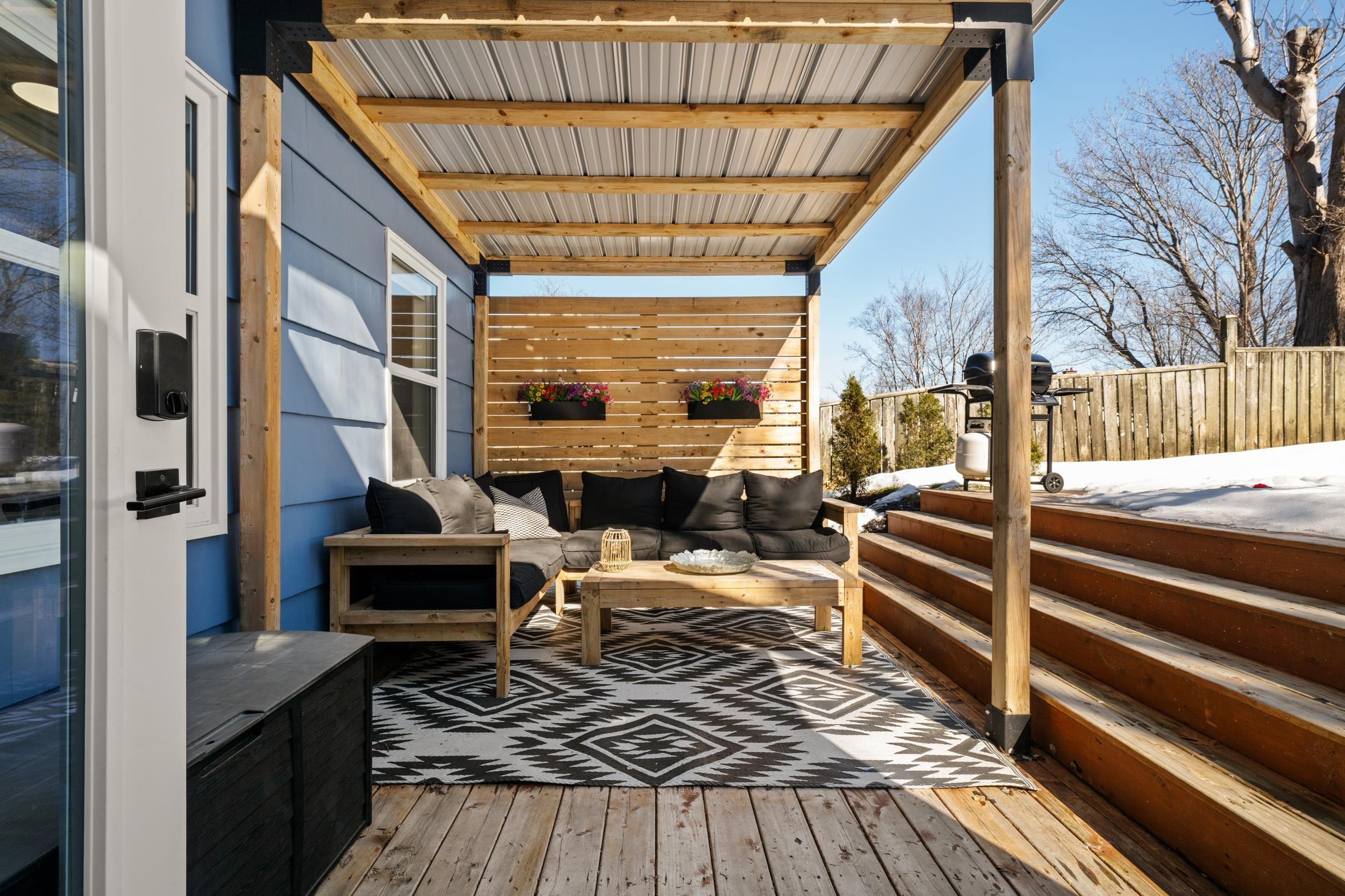 $775,000.00: 18 Forest Hill Drive, Halifax