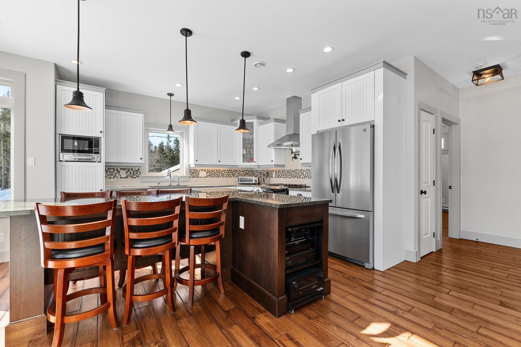 $975,000.00: 999 Hilltop Road, Sutherland Lake