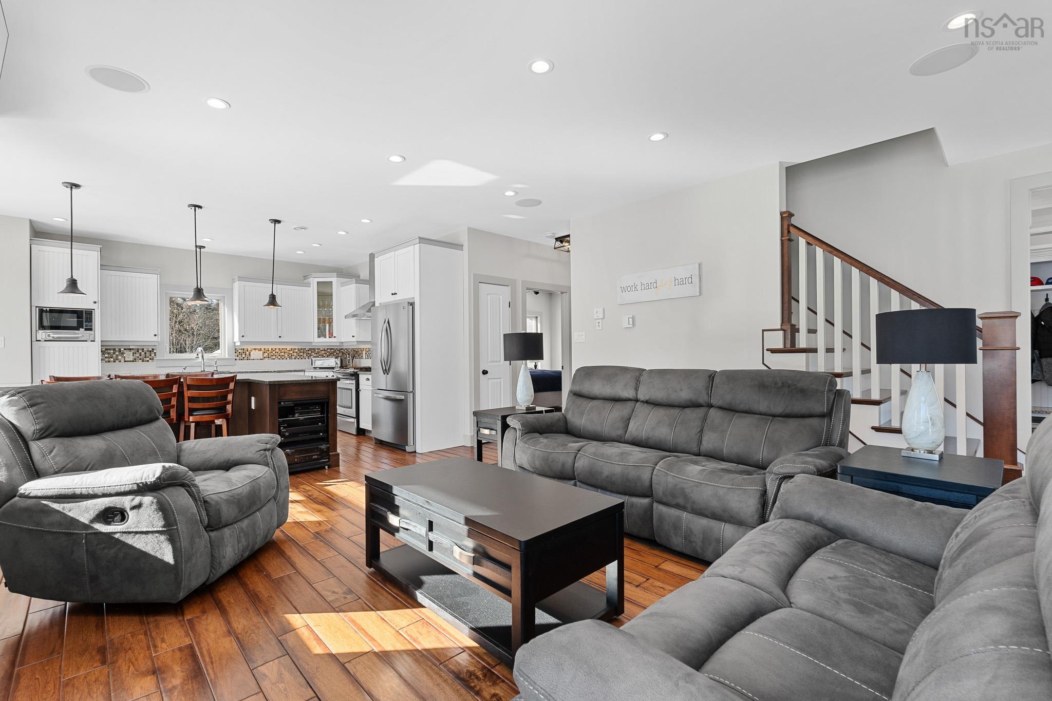 $975,000.00: 999 Hilltop Road, Sutherland Lake