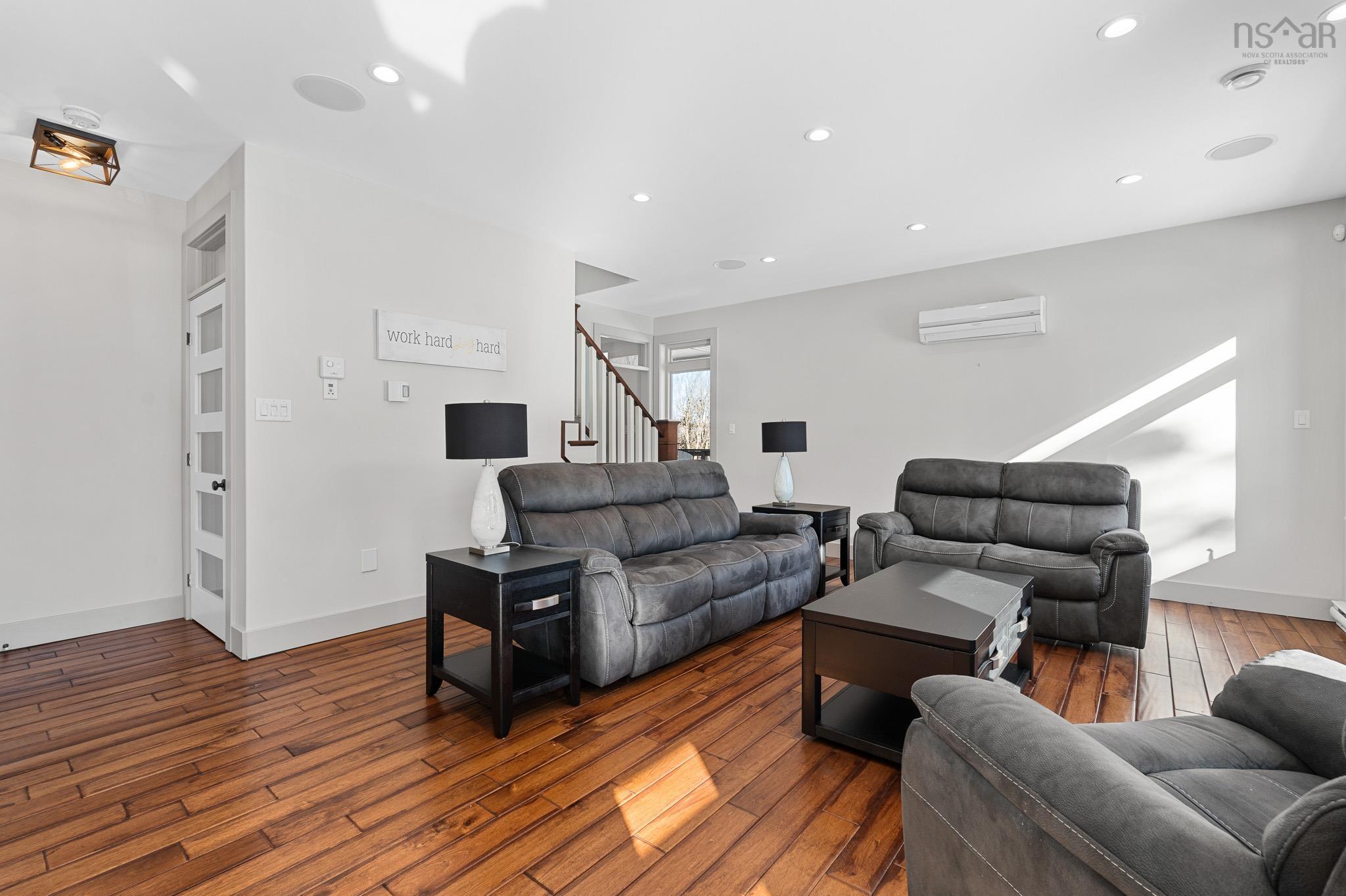 $975,000.00: 999 Hilltop Road, Sutherland Lake