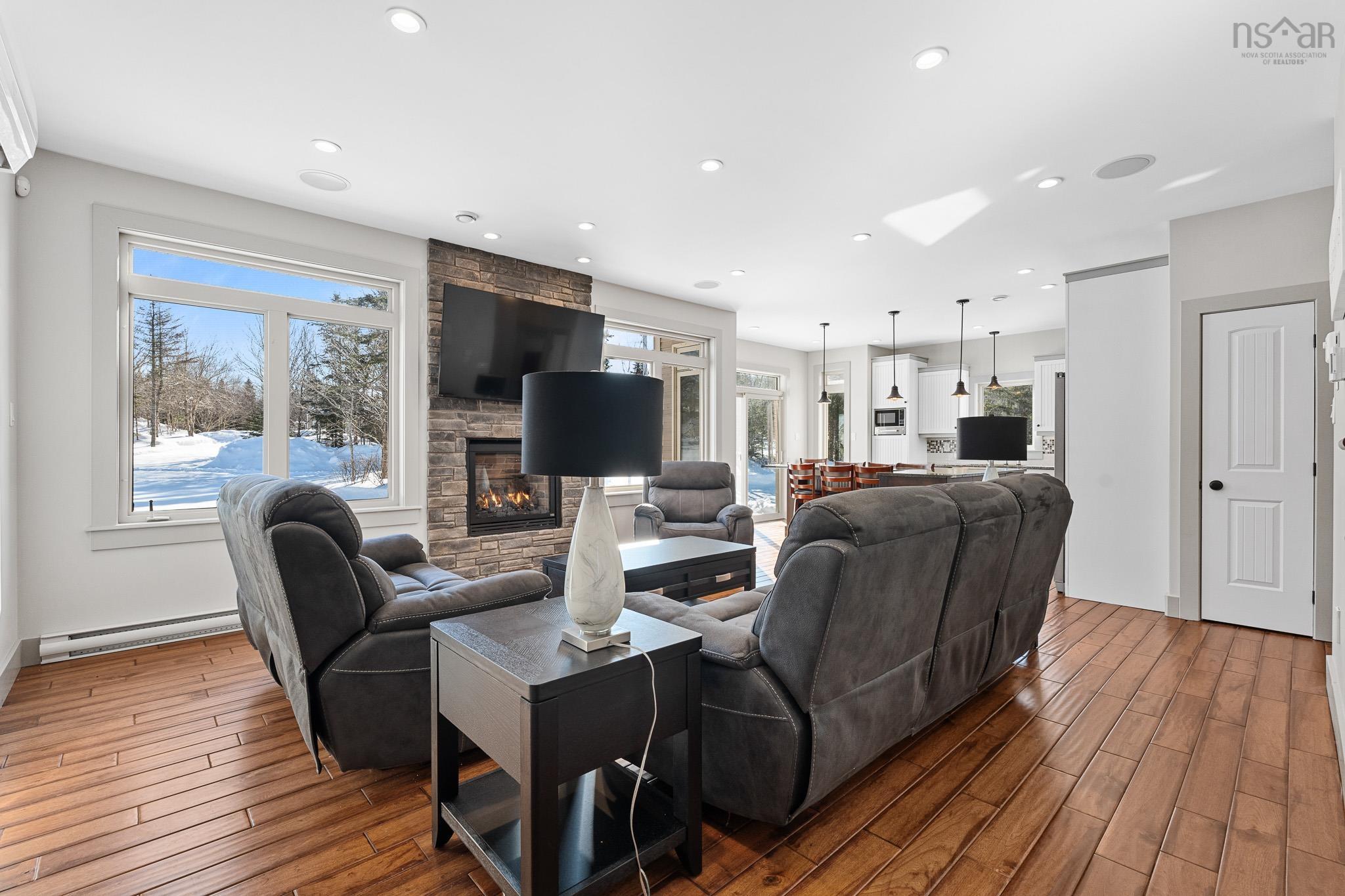 $975,000.00: 999 Hilltop Road, Sutherland Lake