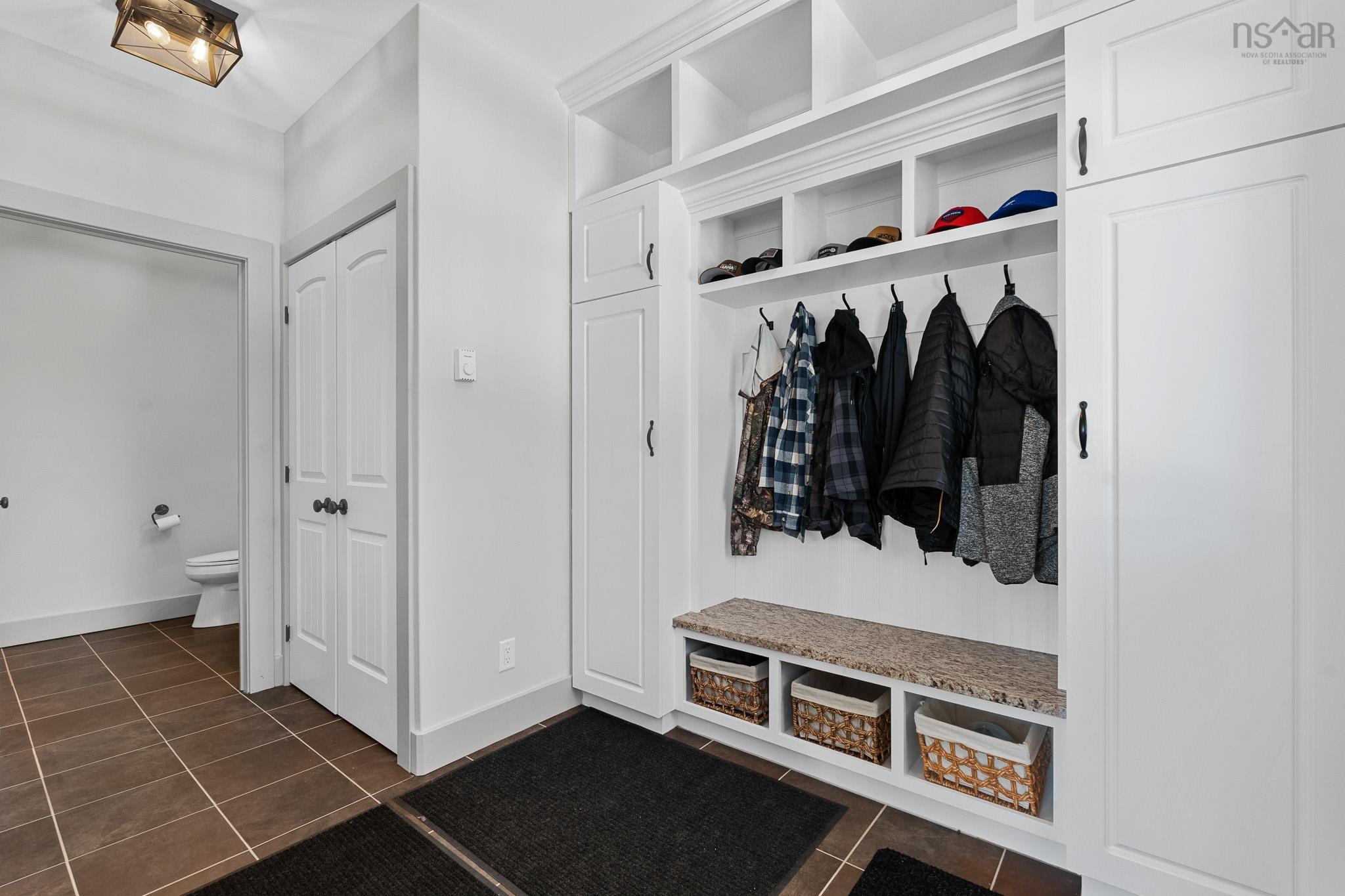 $975,000.00: 999 Hilltop Road, Sutherland Lake