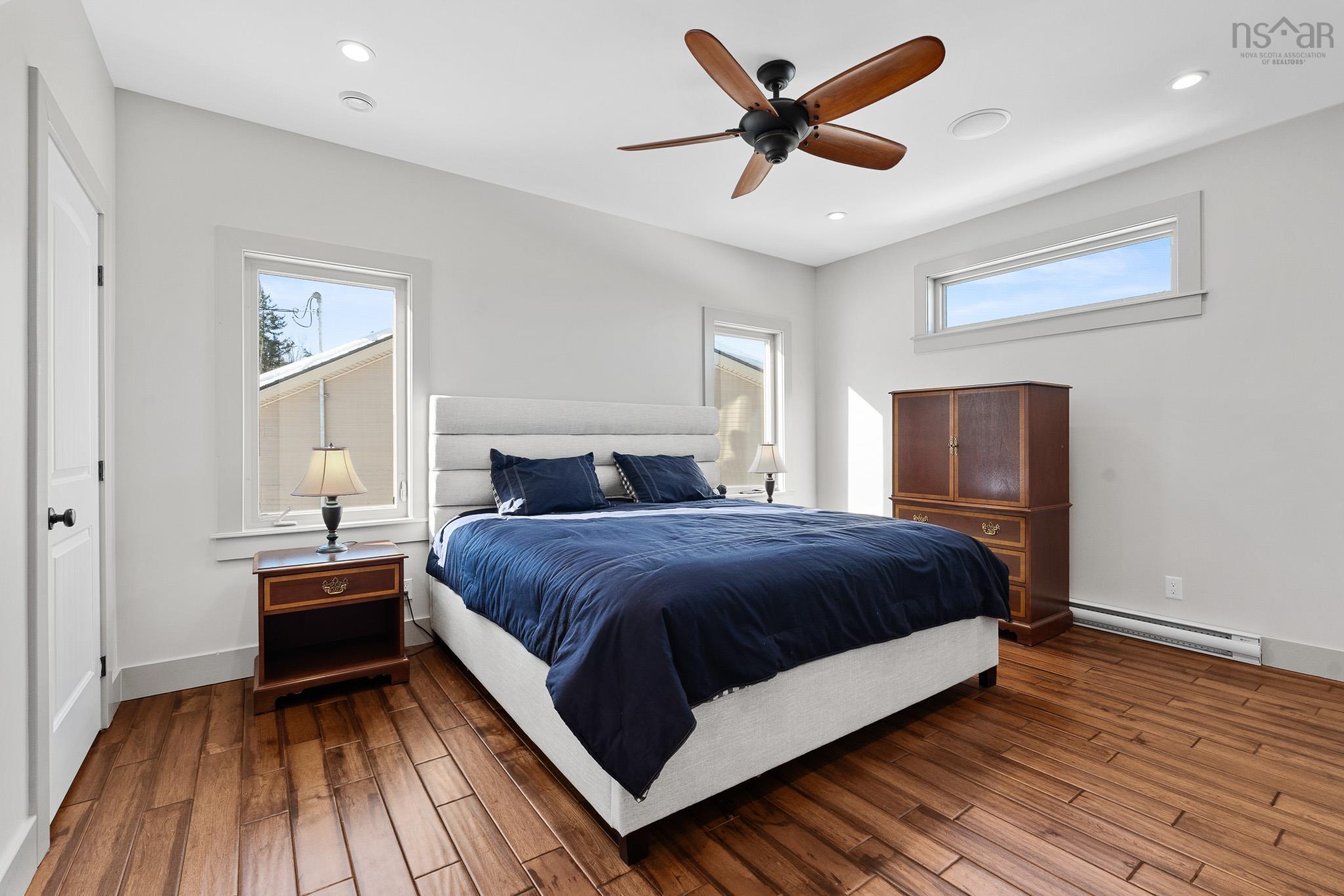 $975,000.00: 999 Hilltop Road, Sutherland Lake