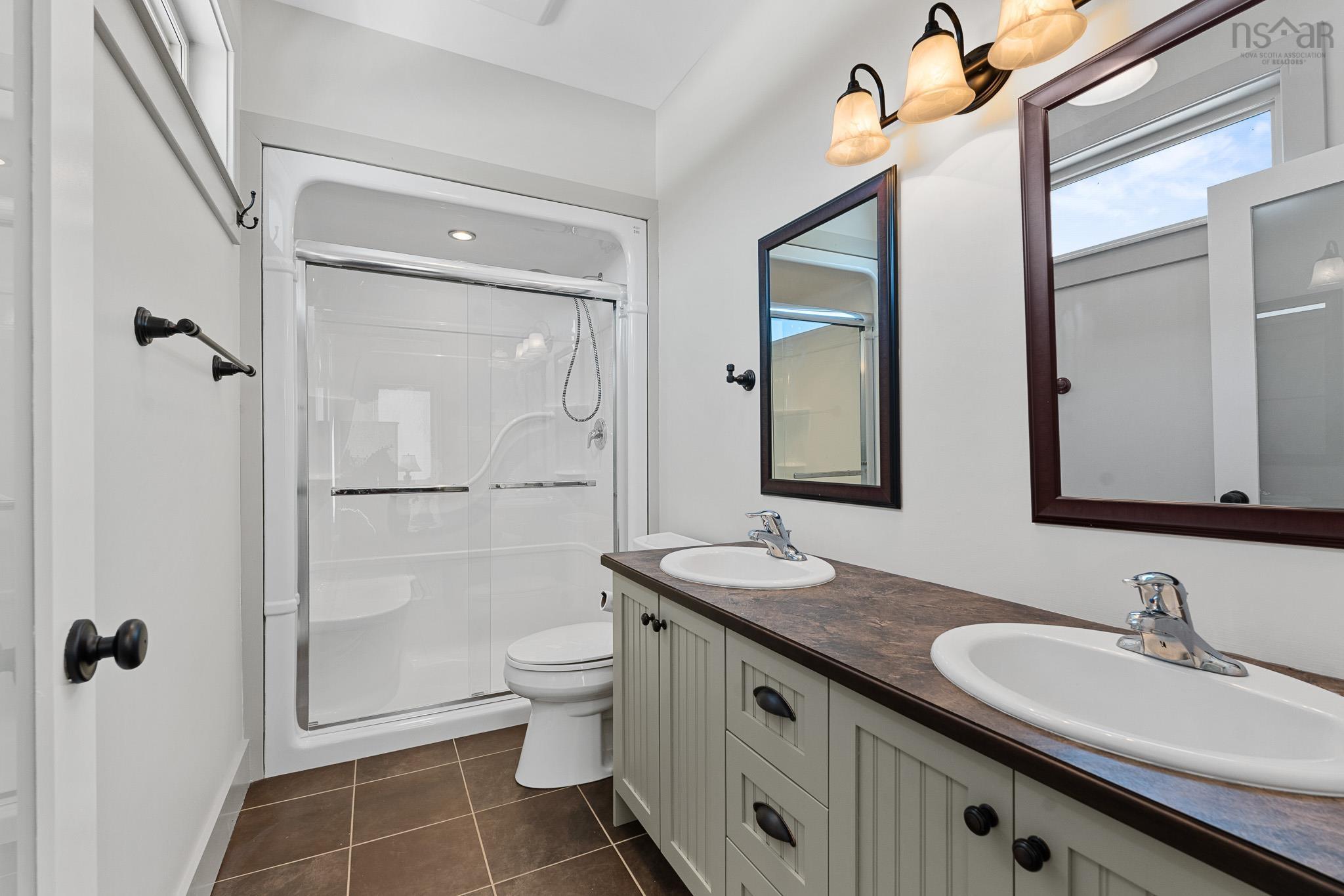 $975,000.00: 999 Hilltop Road, Sutherland Lake