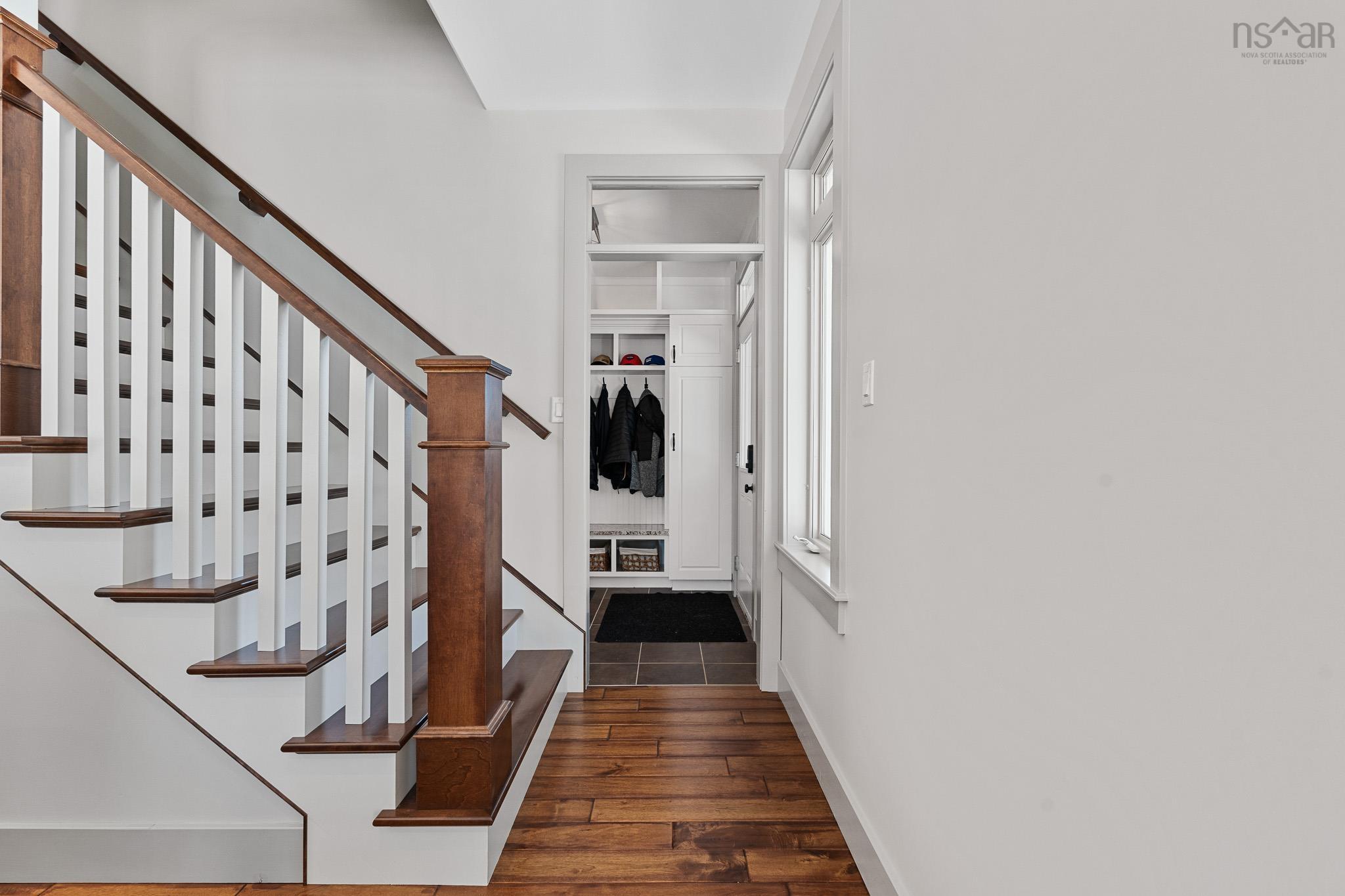 $975,000.00: 999 Hilltop Road, Sutherland Lake