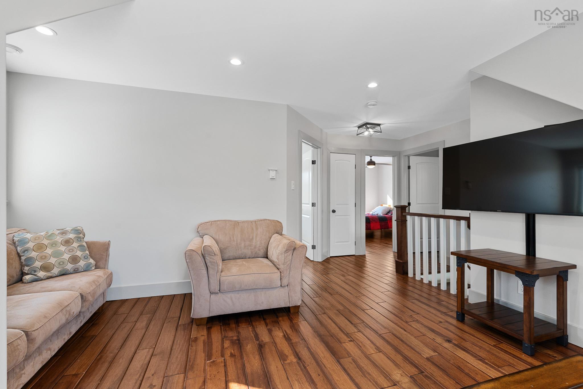 $975,000.00: 999 Hilltop Road, Sutherland Lake