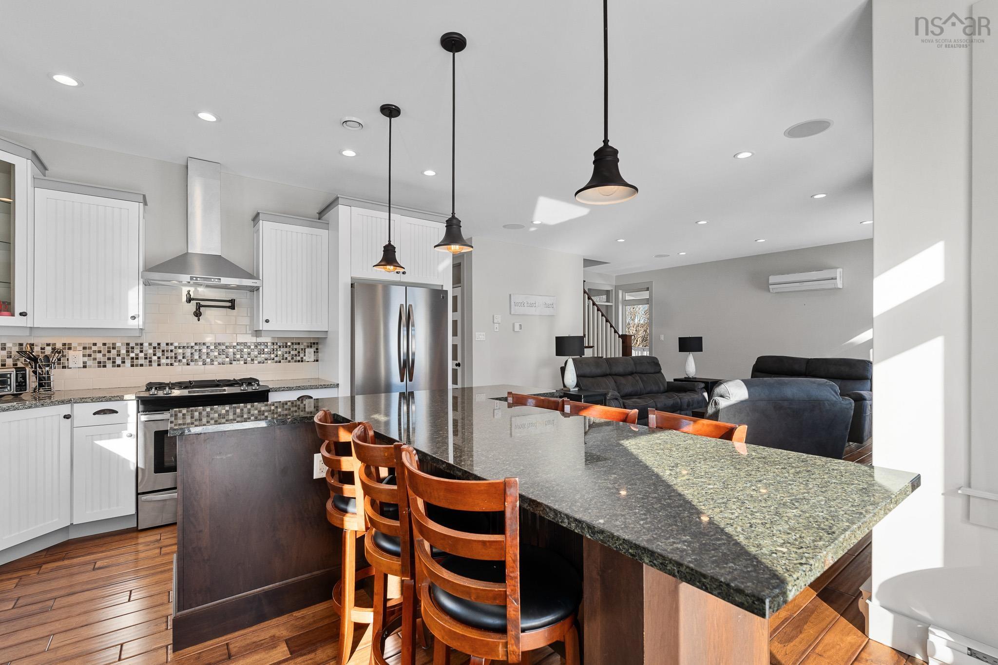 $975,000.00: 999 Hilltop Road, Sutherland Lake