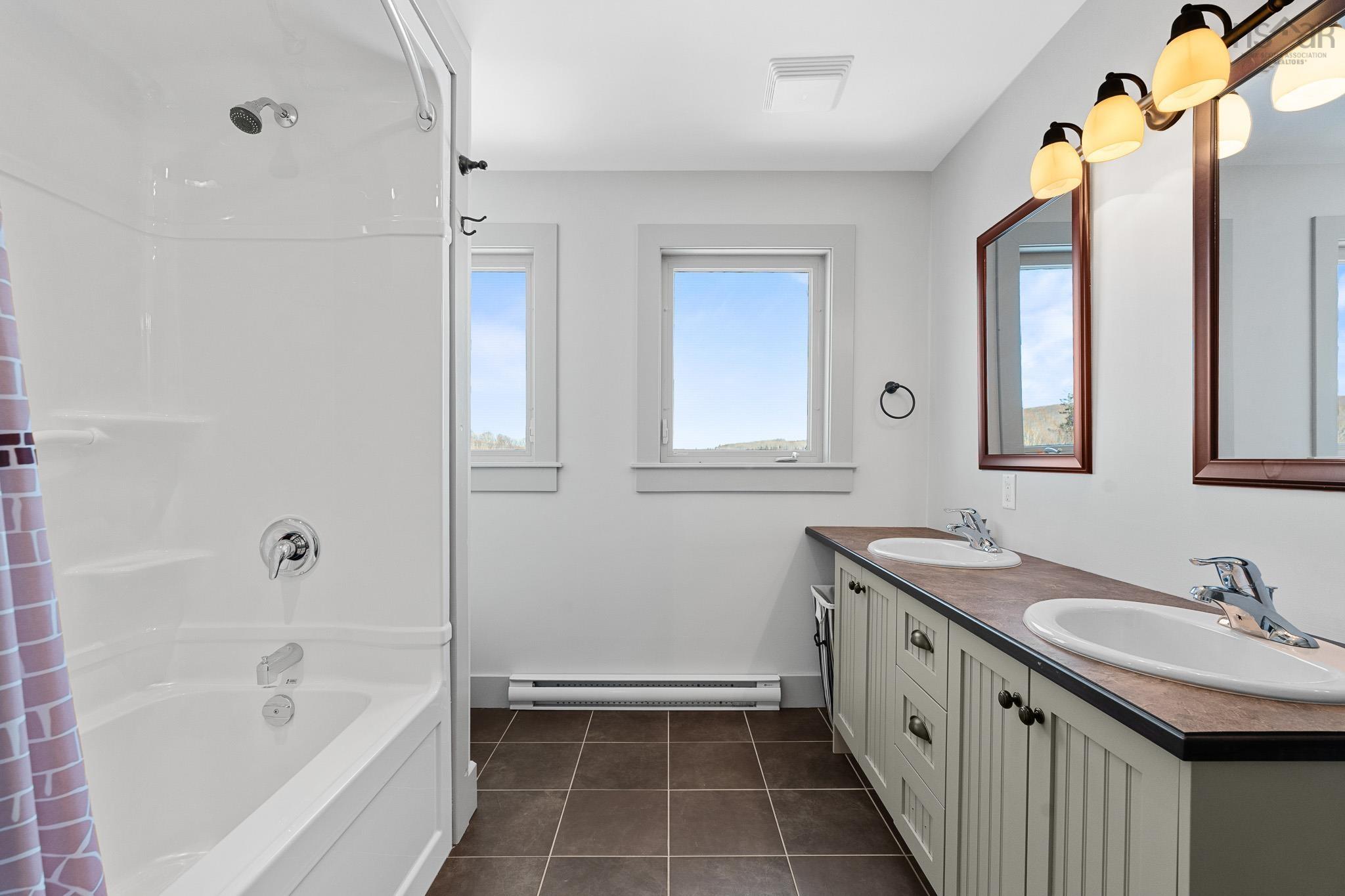 $975,000.00: 999 Hilltop Road, Sutherland Lake