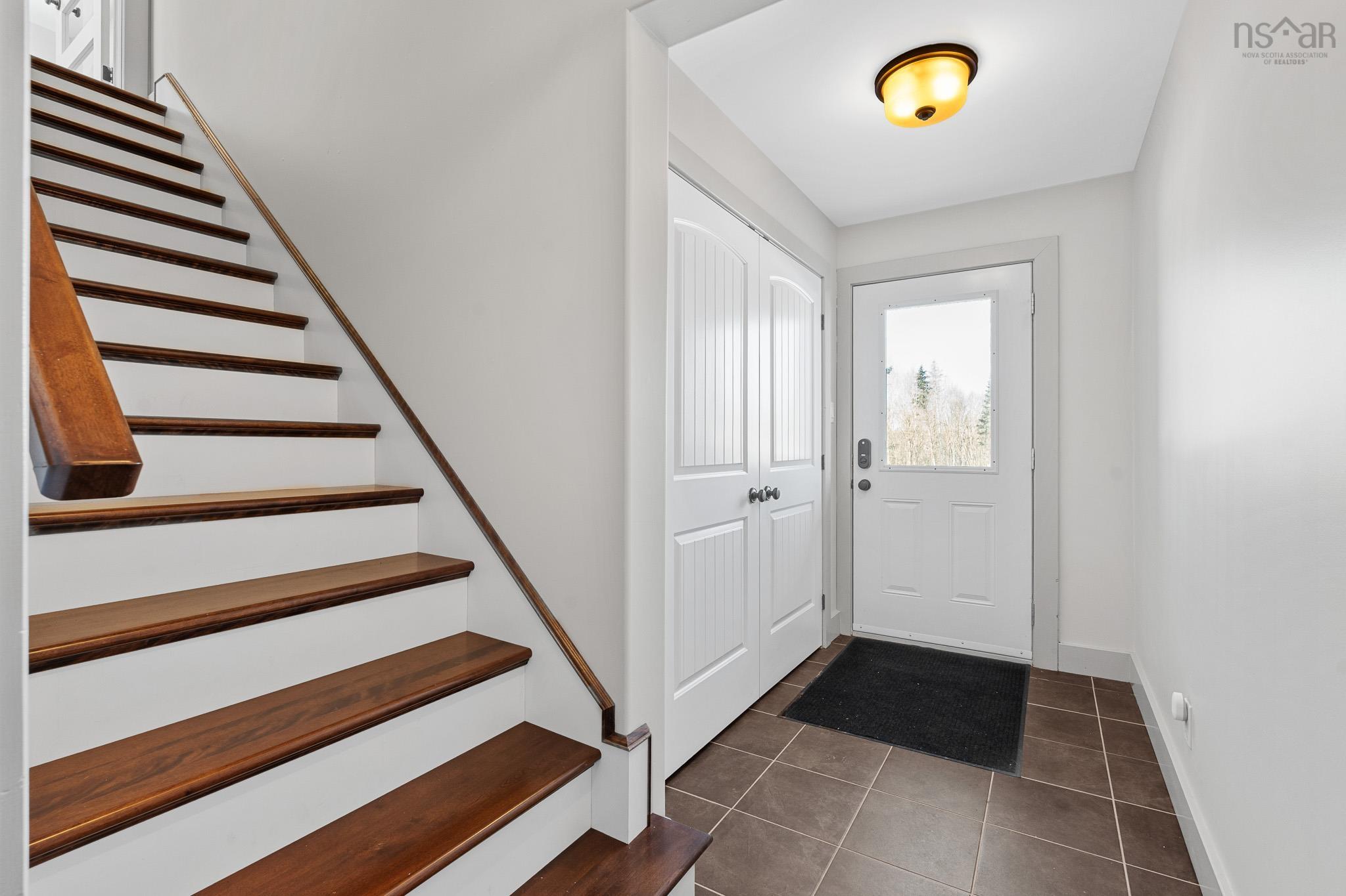 $975,000.00: 999 Hilltop Road, Sutherland Lake