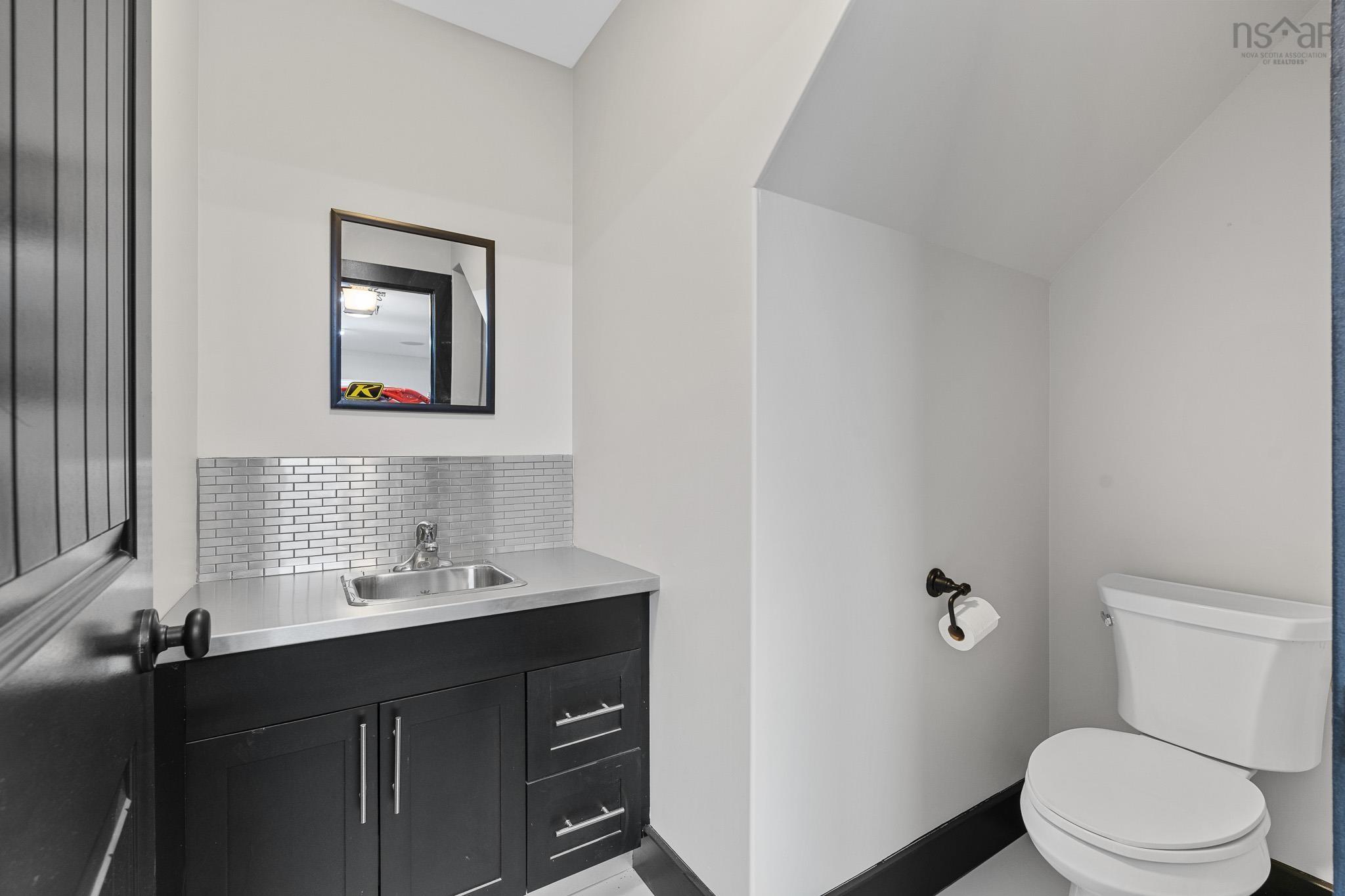 $975,000.00: 999 Hilltop Road, Sutherland Lake