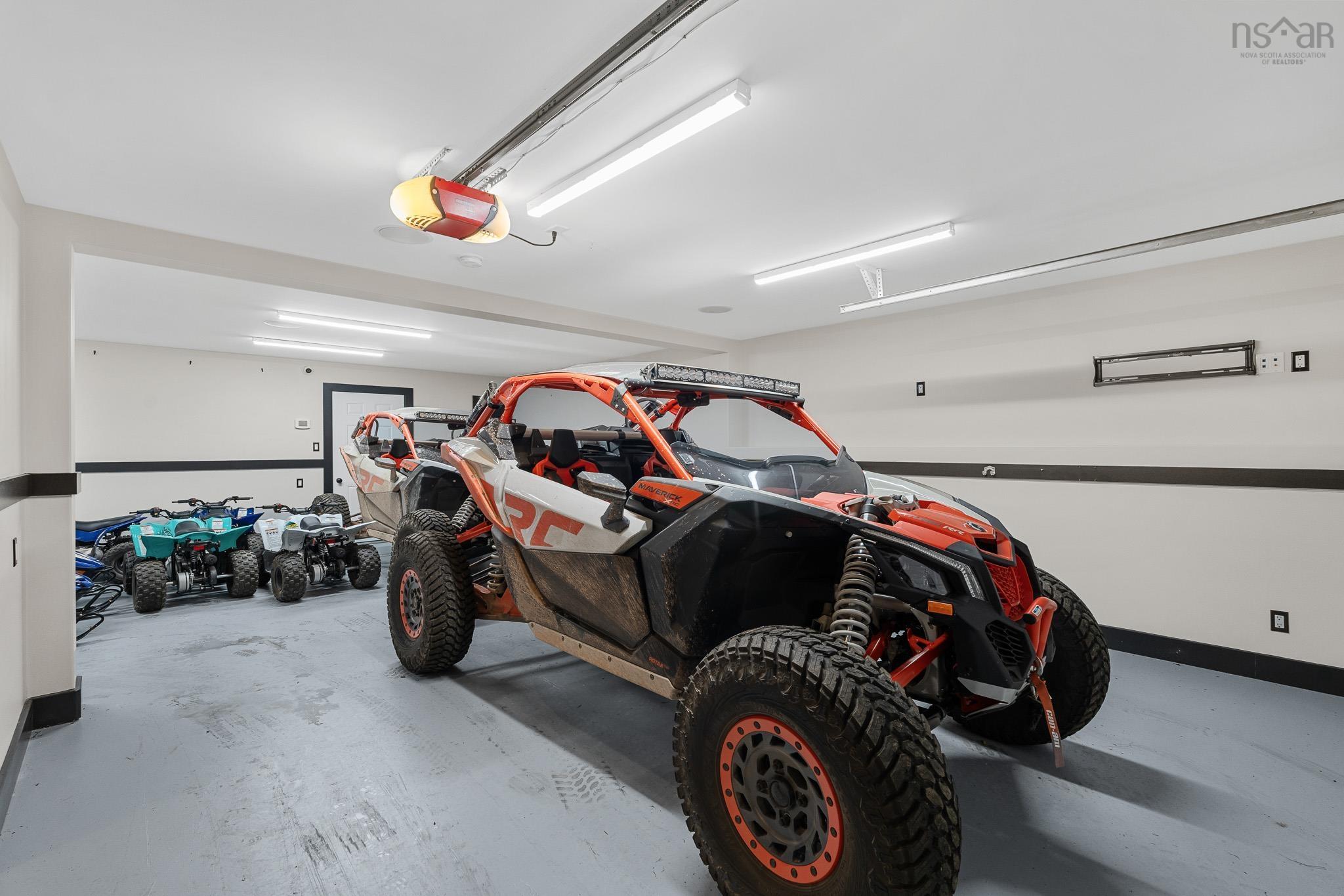 $975,000.00: 999 Hilltop Road, Sutherland Lake