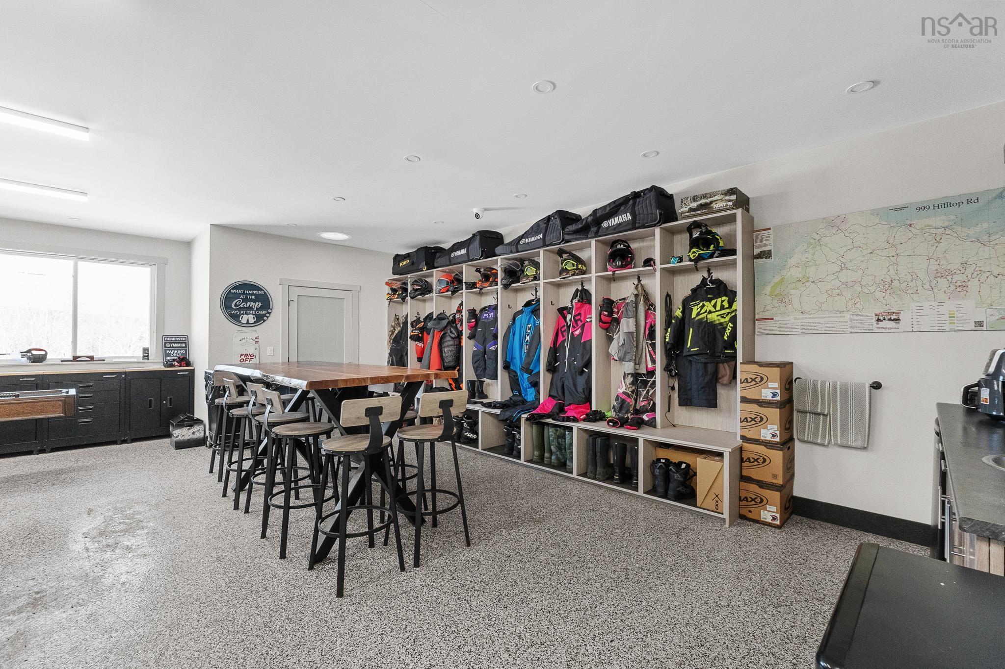 $975,000.00: 999 Hilltop Road, Sutherland Lake