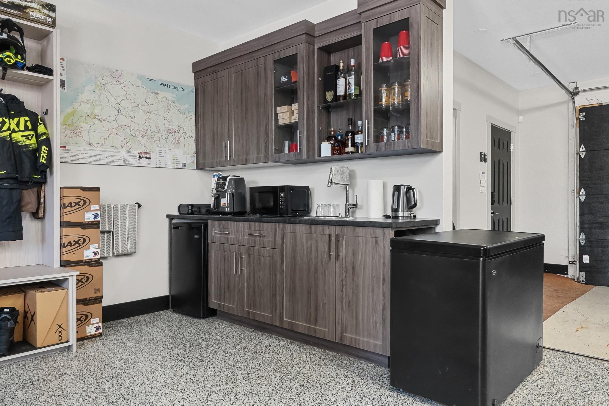 $975,000.00: 999 Hilltop Road, Sutherland Lake