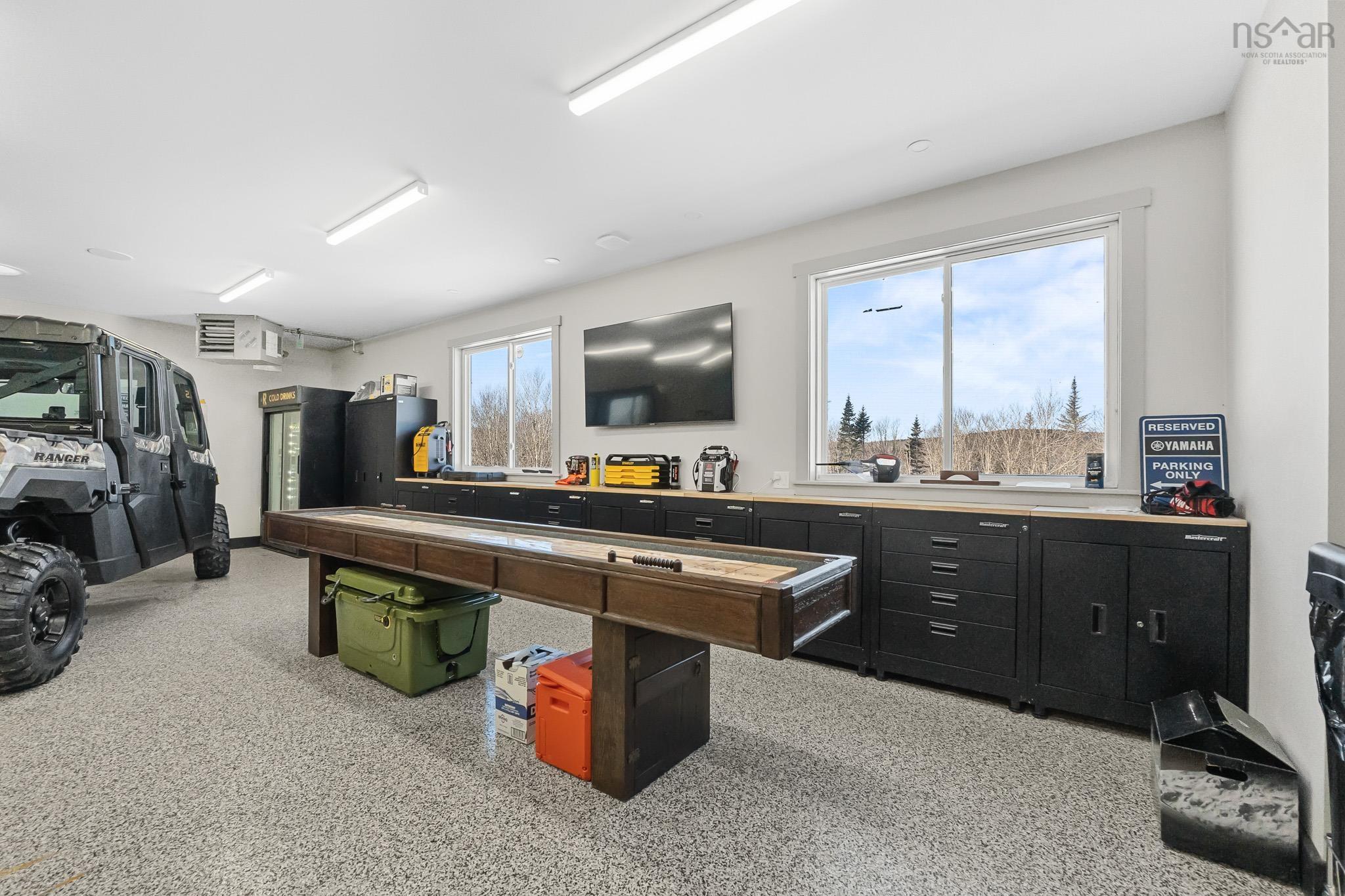 $975,000.00: 999 Hilltop Road, Sutherland Lake