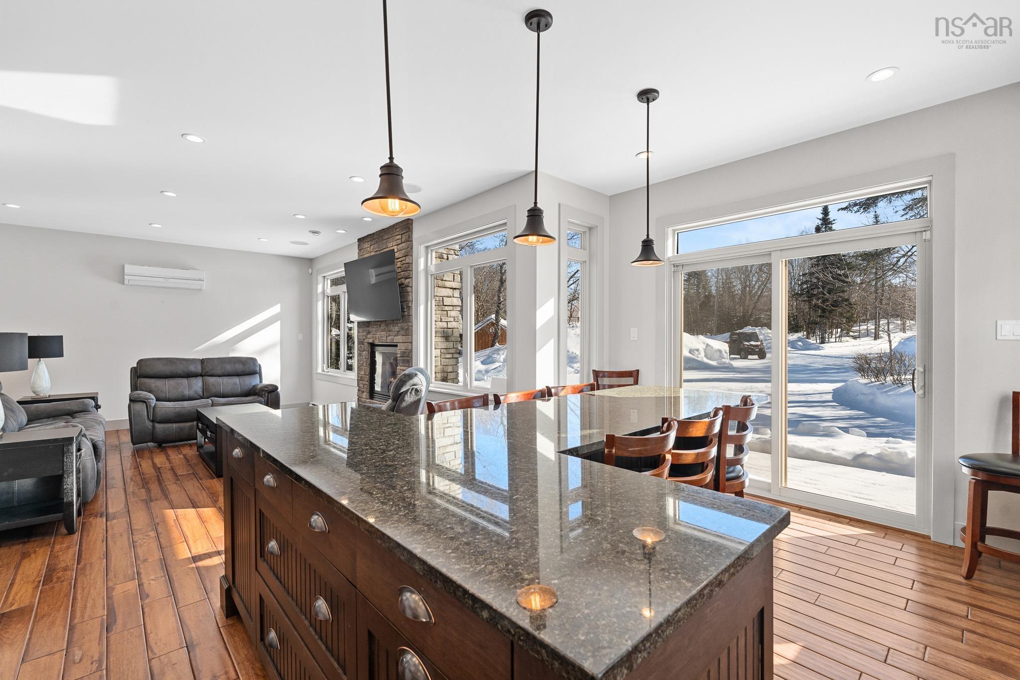 $975,000.00: 999 Hilltop Road, Sutherland Lake